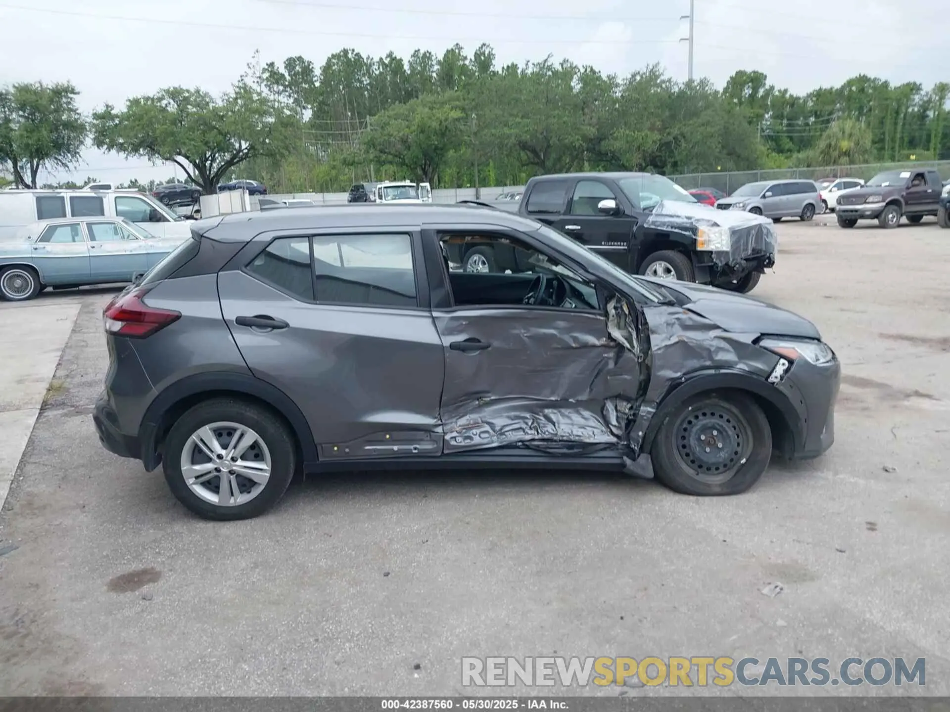 12 Photograph of a damaged car 3N1CP5BV3PL543504 NISSAN KICKS 2023