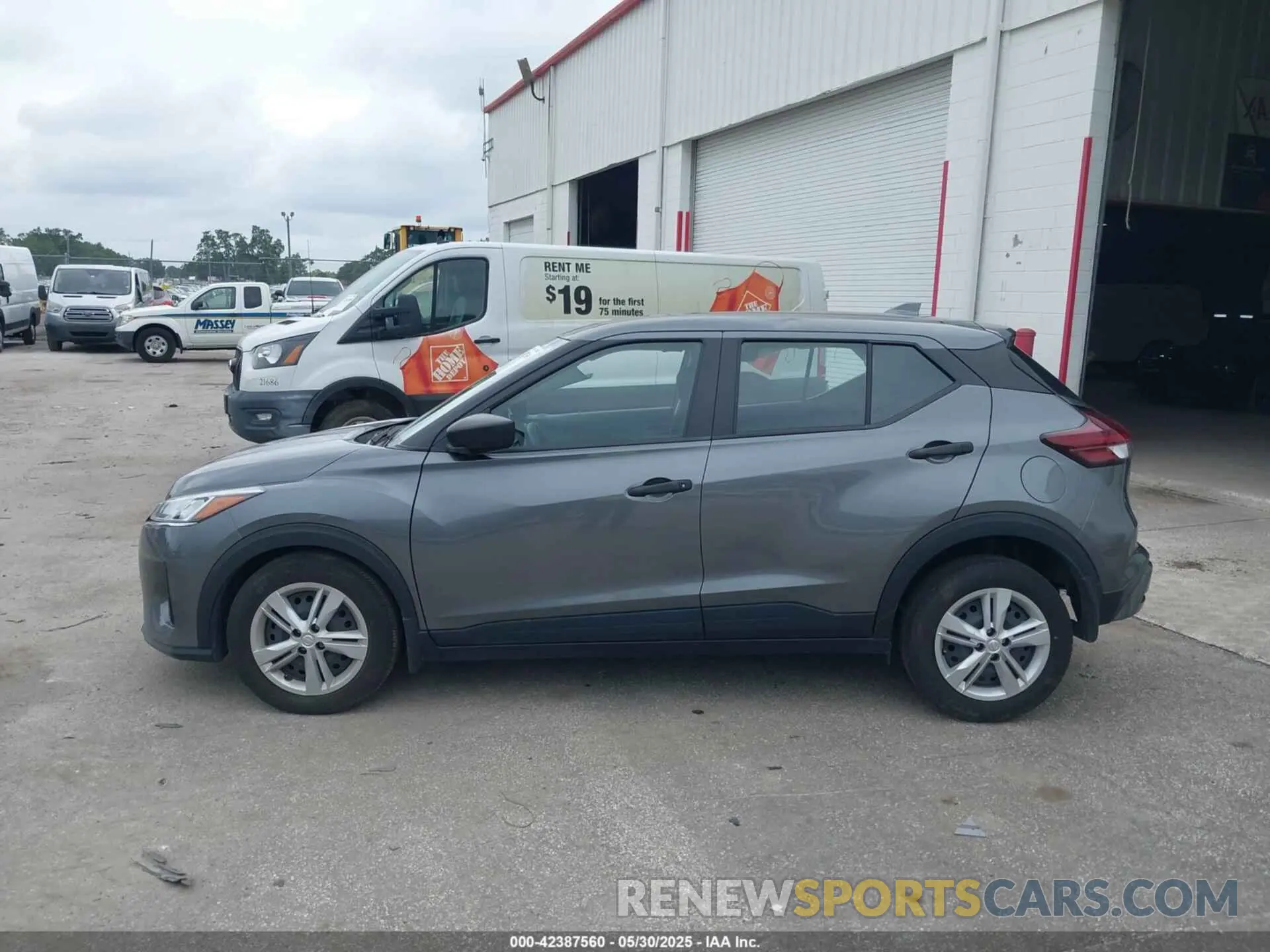 13 Photograph of a damaged car 3N1CP5BV3PL543504 NISSAN KICKS 2023