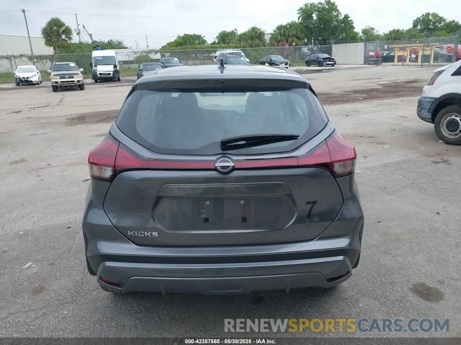 15 Photograph of a damaged car 3N1CP5BV3PL543504 NISSAN KICKS 2023