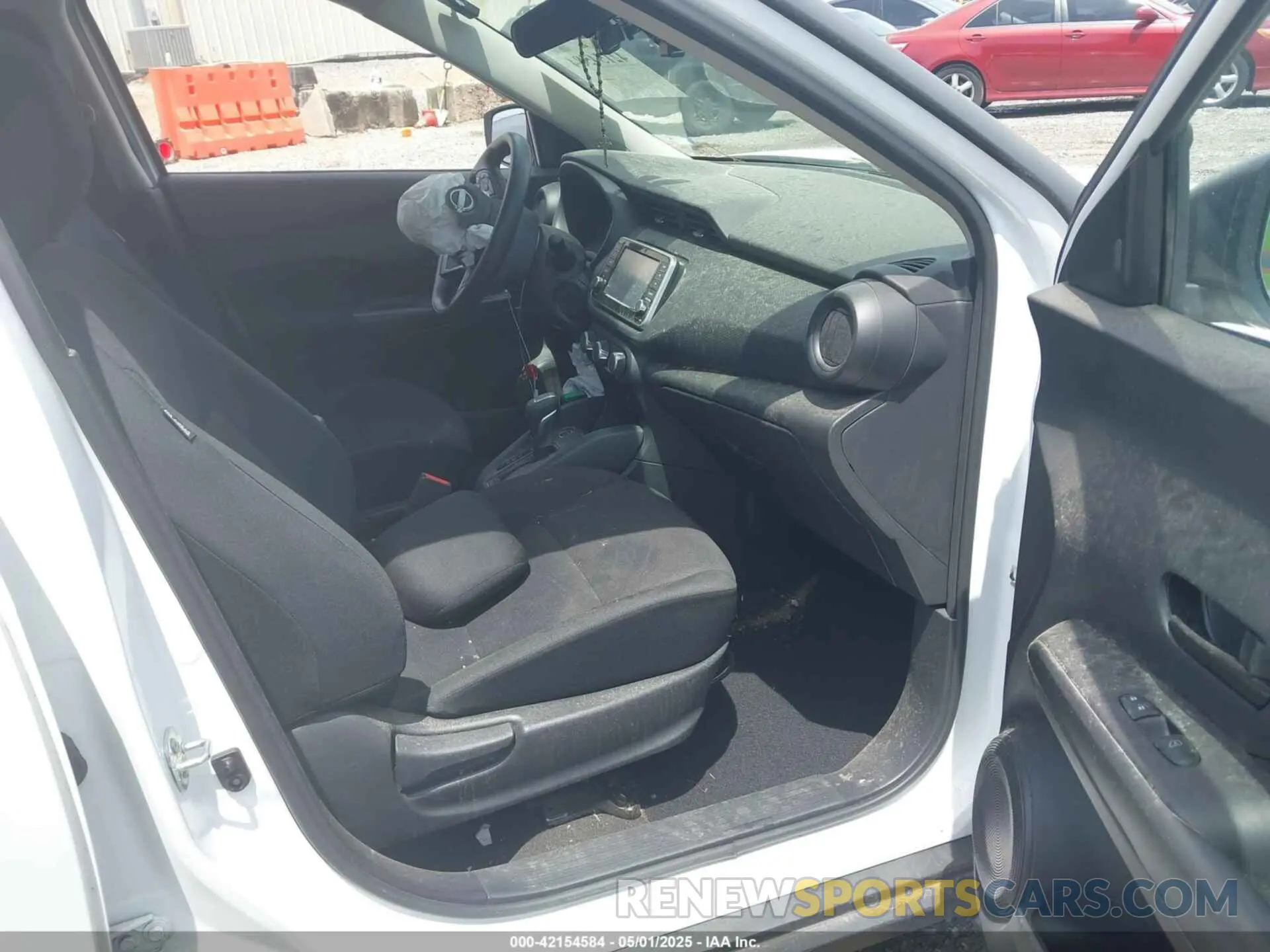 5 Photograph of a damaged car 3N1CP5BV9PL542017 NISSAN KICKS 2023