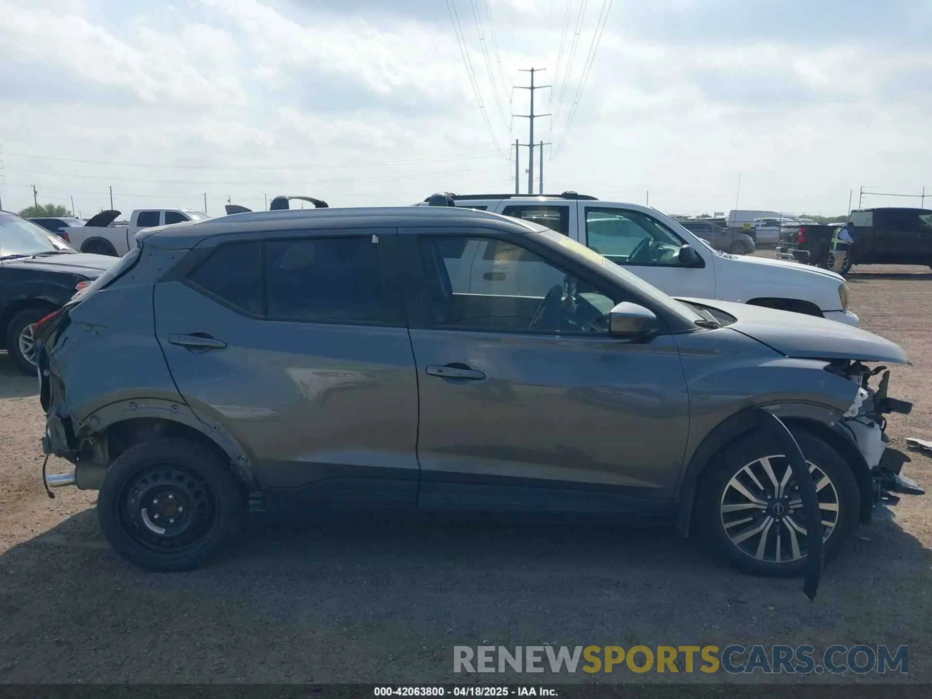 13 Photograph of a damaged car 3N1CP5CV0PL507073 NISSAN KICKS 2023