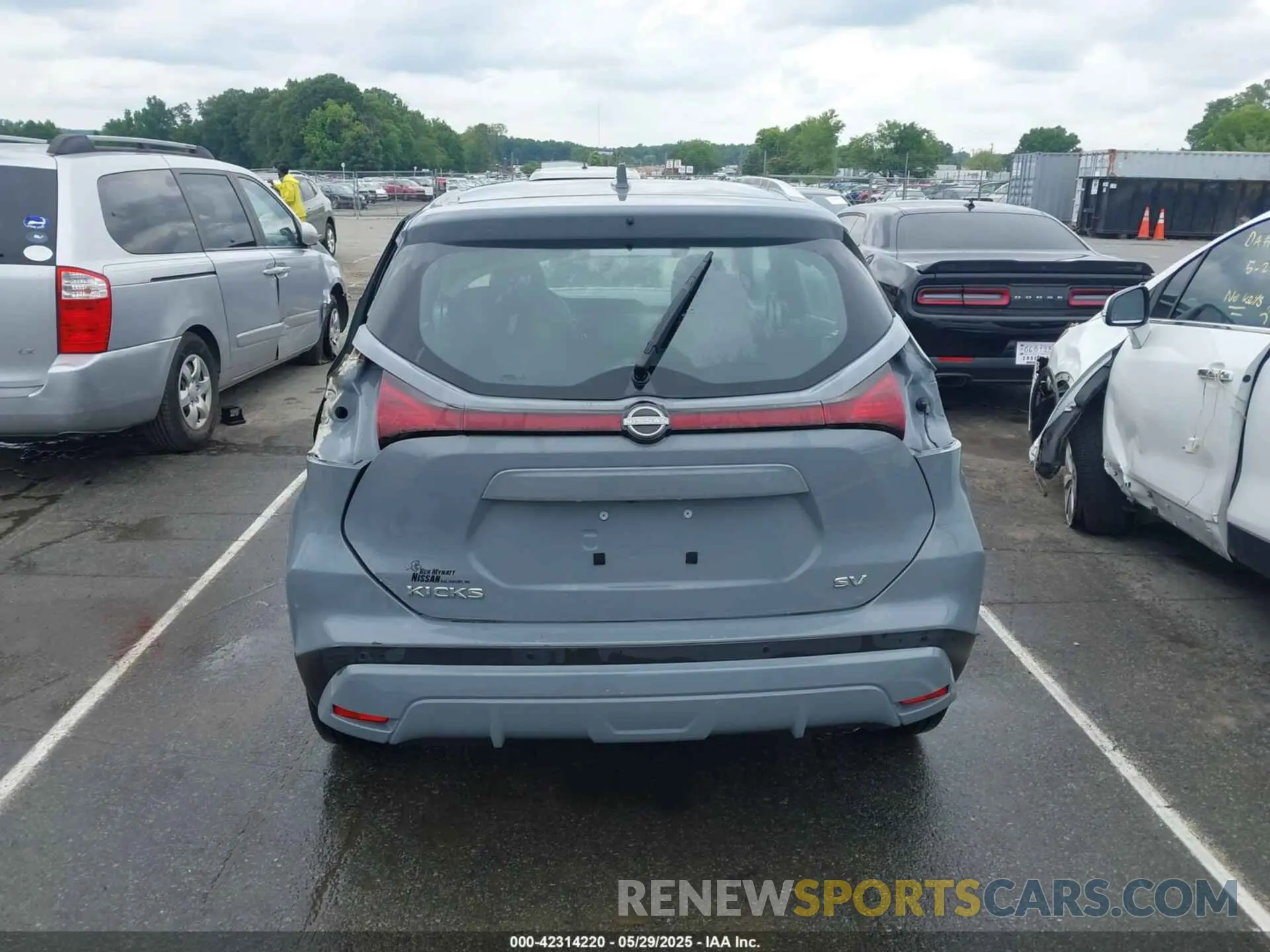 17 Photograph of a damaged car 3N1CP5CV0PL509549 NISSAN KICKS 2023