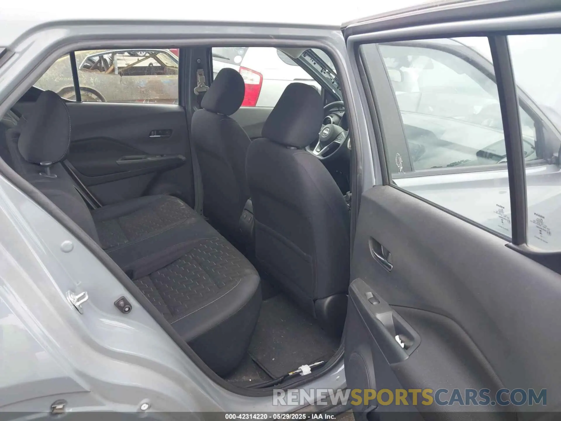 8 Photograph of a damaged car 3N1CP5CV0PL509549 NISSAN KICKS 2023