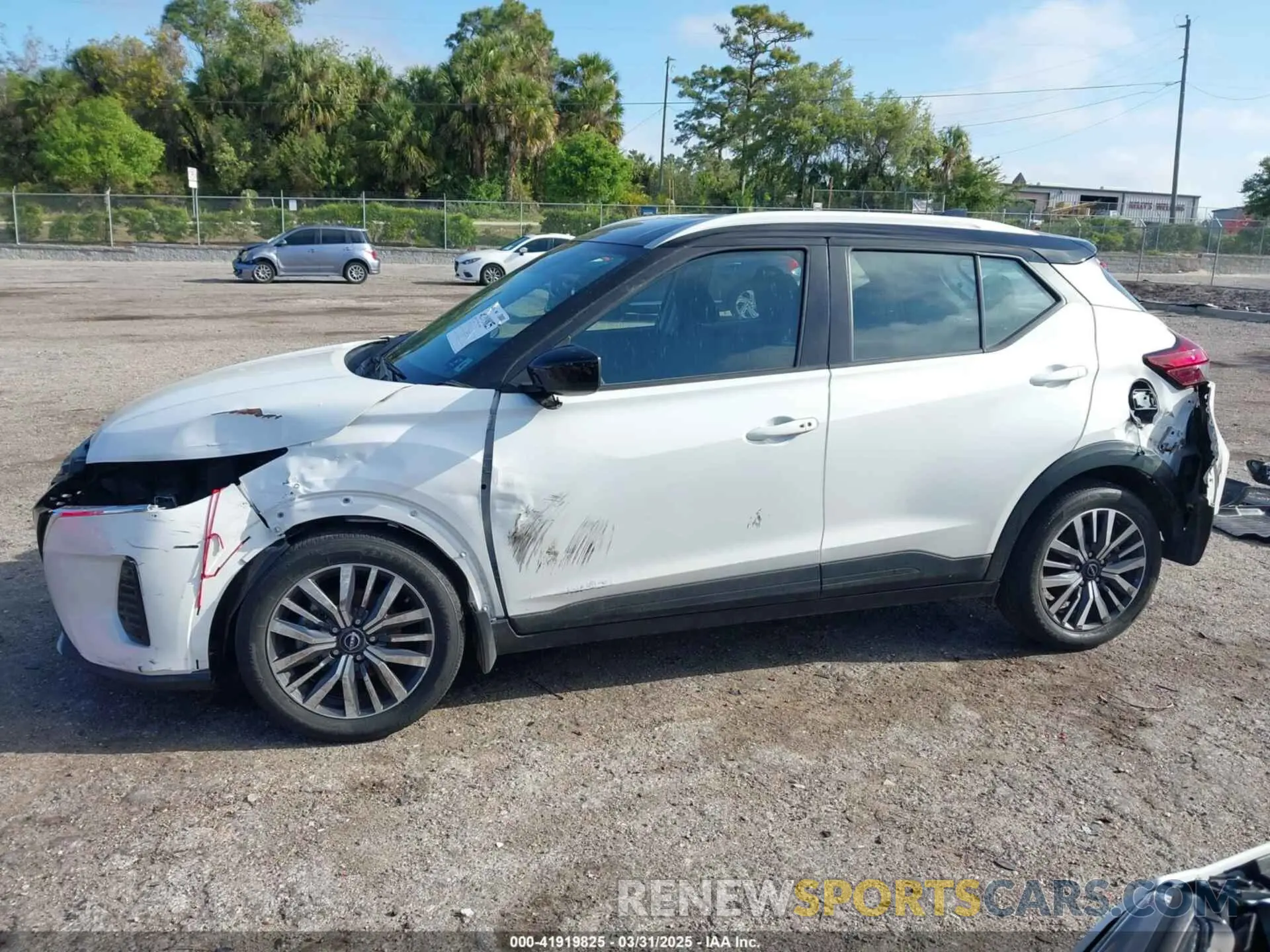 15 Photograph of a damaged car 3N1CP5CV0PL522334 NISSAN KICKS 2023