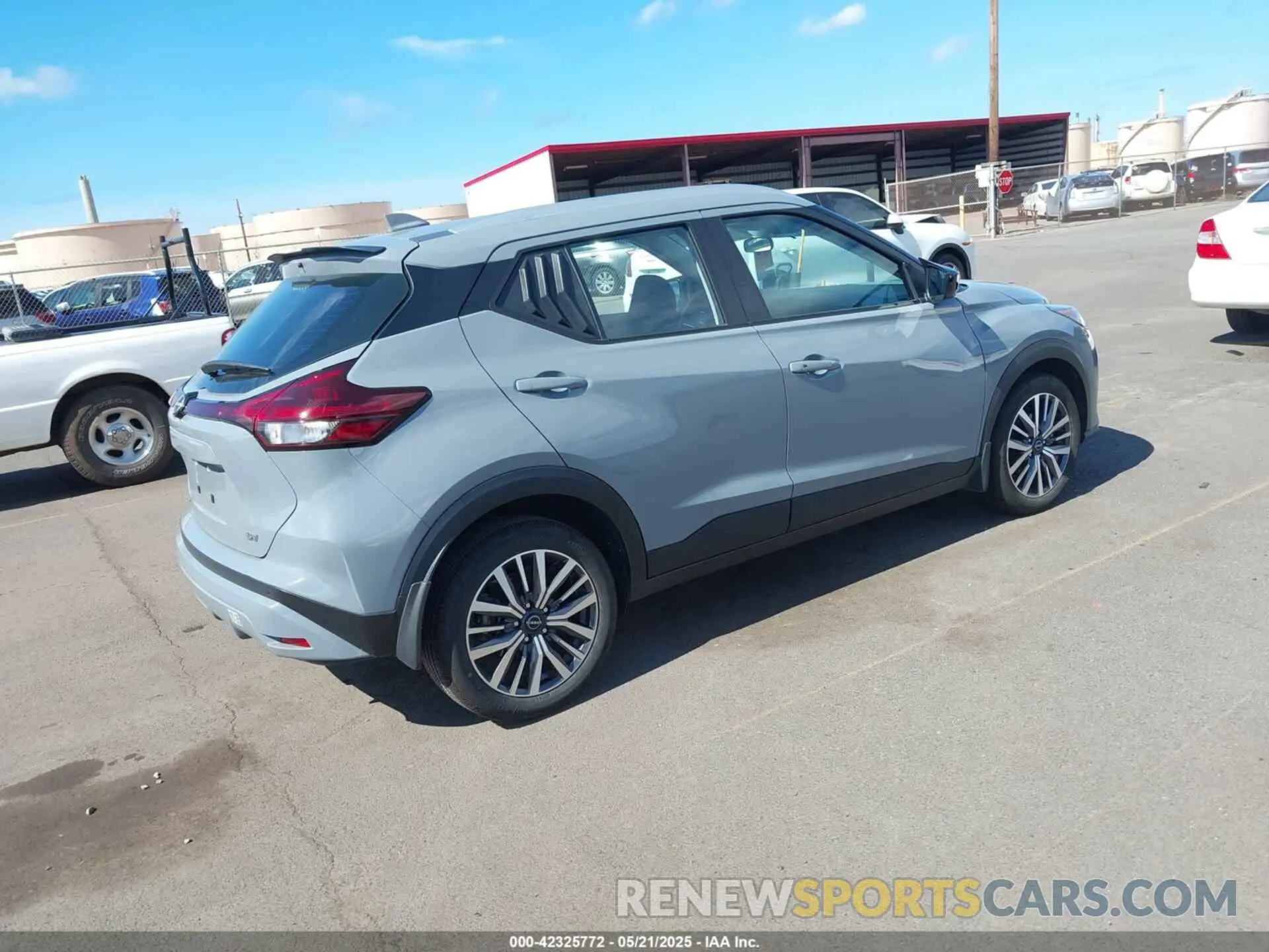 4 Photograph of a damaged car 3N1CP5CV1PL570568 NISSAN KICKS 2023