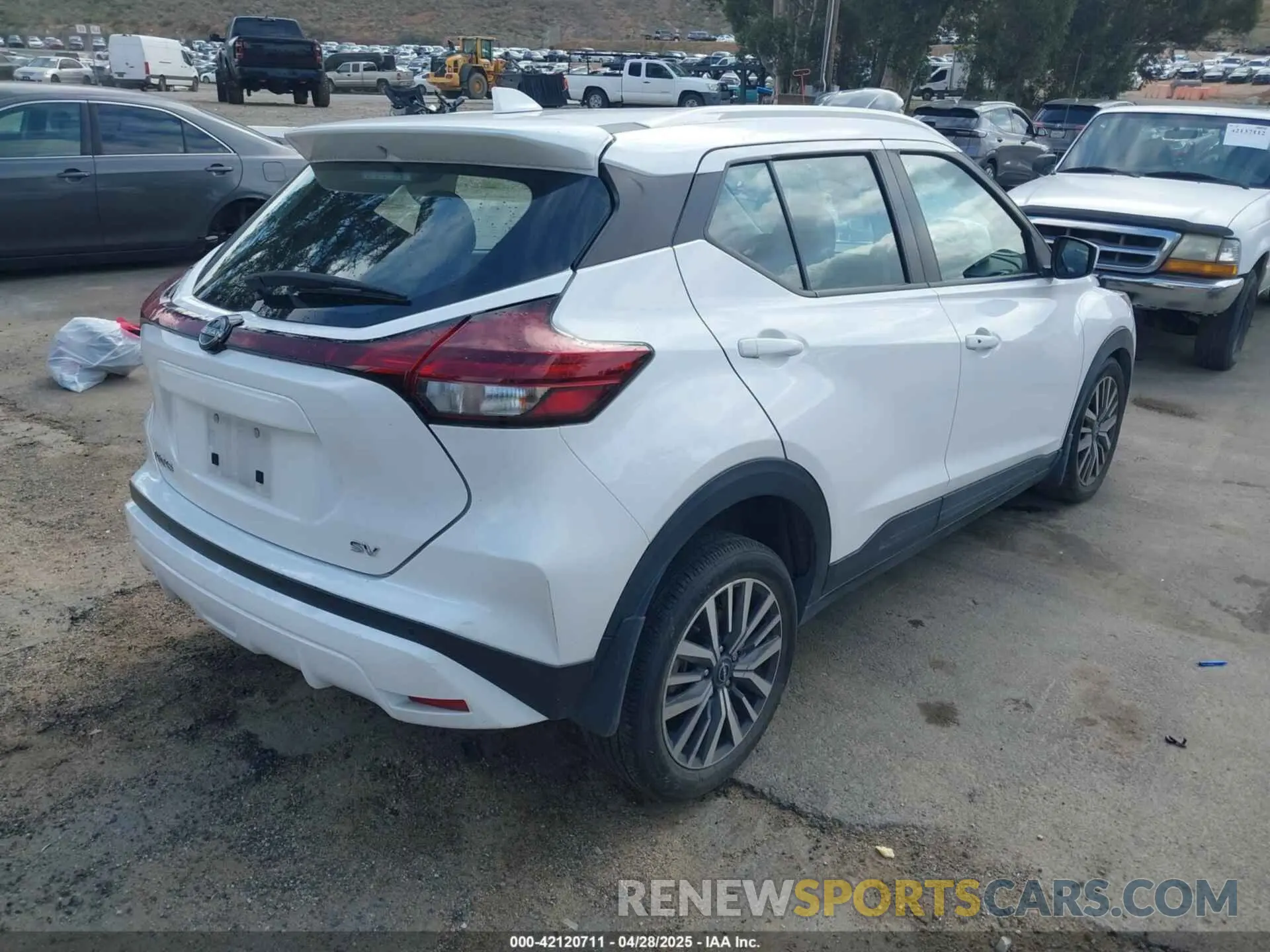 4 Photograph of a damaged car 3N1CP5CV2PL477803 NISSAN KICKS 2023