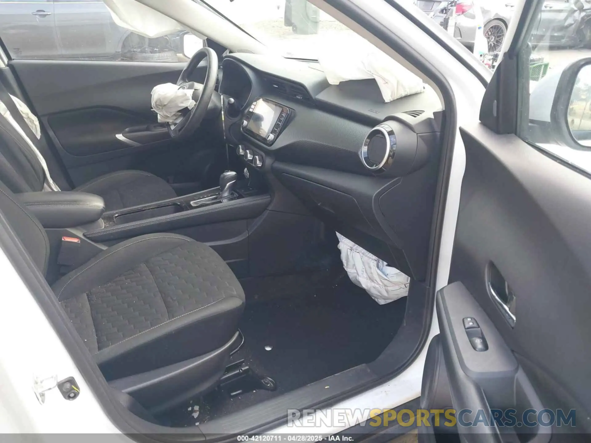 5 Photograph of a damaged car 3N1CP5CV2PL477803 NISSAN KICKS 2023