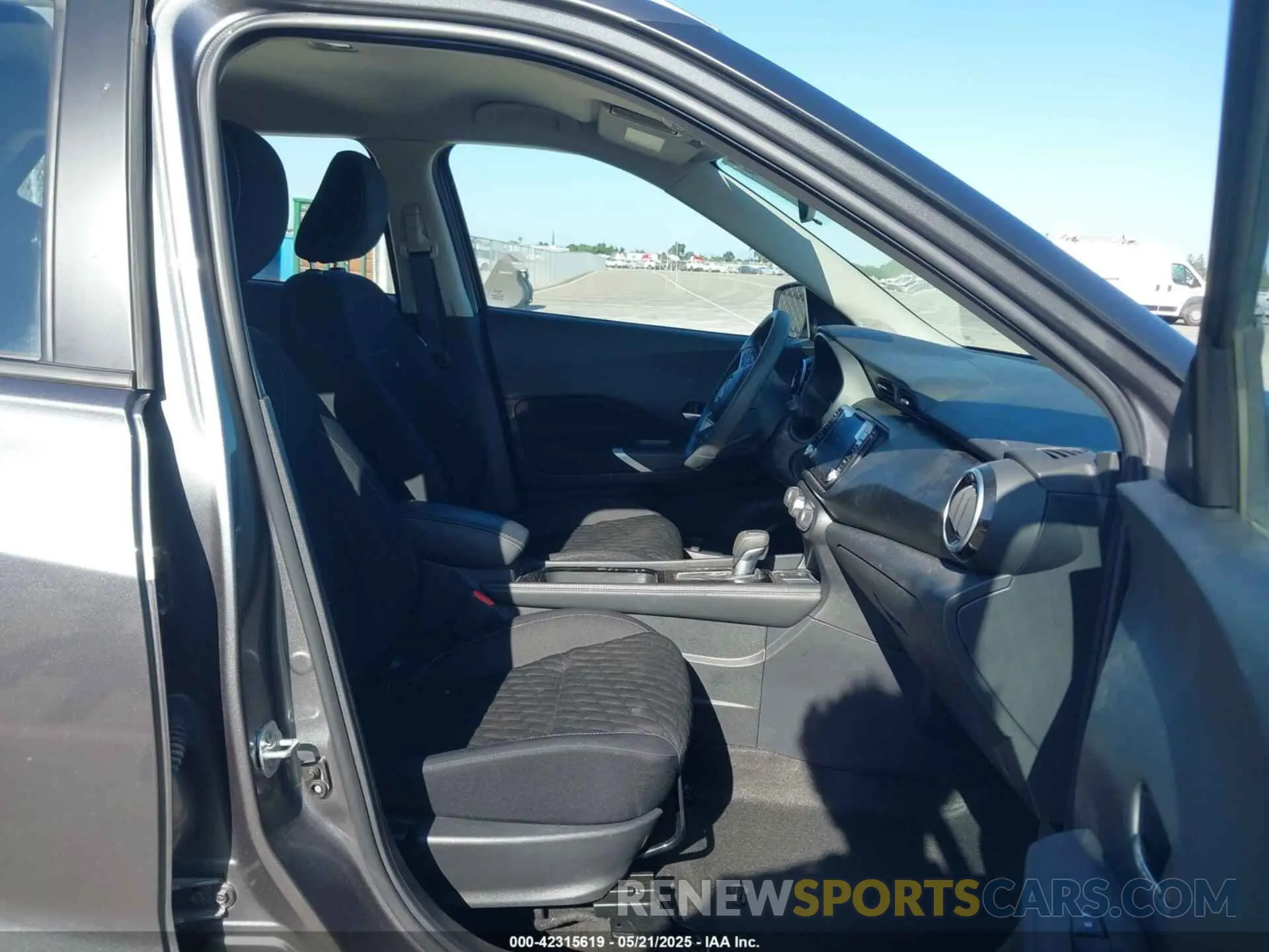 5 Photograph of a damaged car 3N1CP5CV2PL500240 NISSAN KICKS 2023