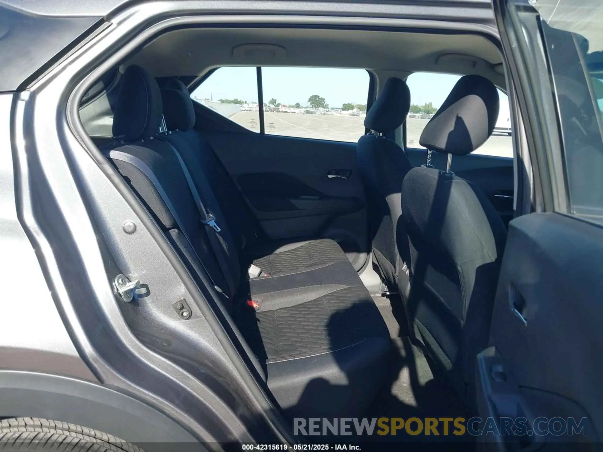 8 Photograph of a damaged car 3N1CP5CV2PL500240 NISSAN KICKS 2023