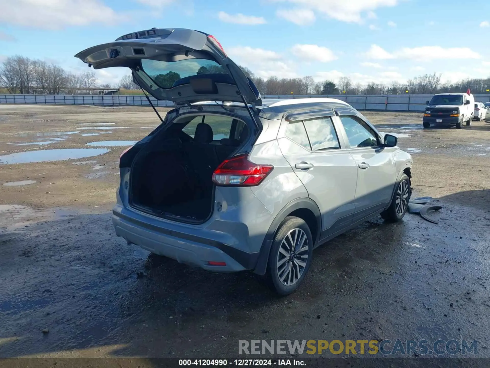 4 Photograph of a damaged car 3N1CP5CV3PL470164 NISSAN KICKS 2023