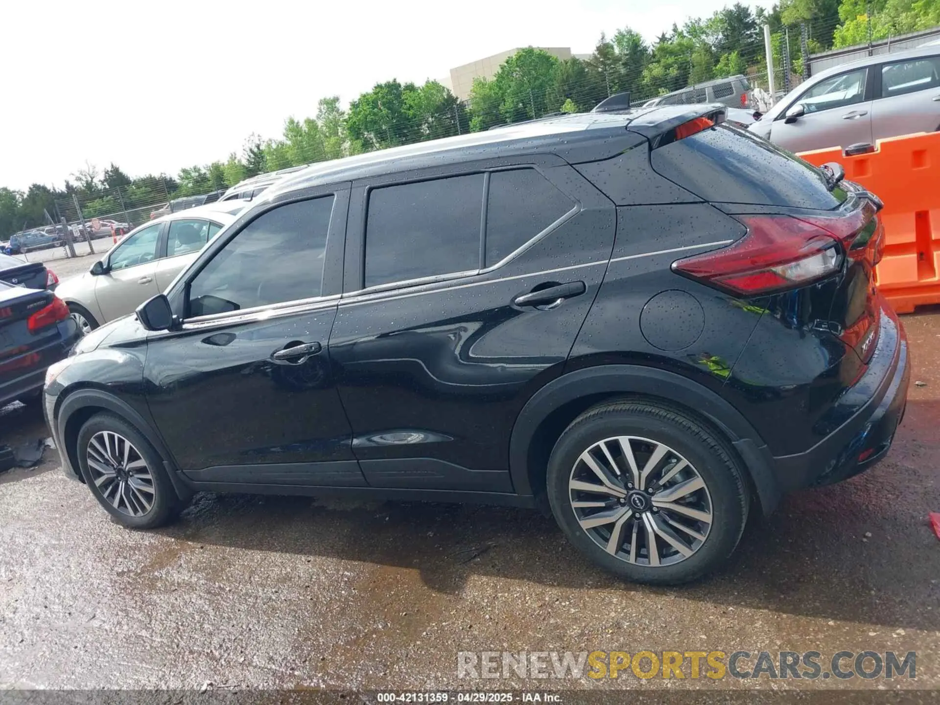 14 Photograph of a damaged car 3N1CP5CV3PL520674 NISSAN KICKS 2023