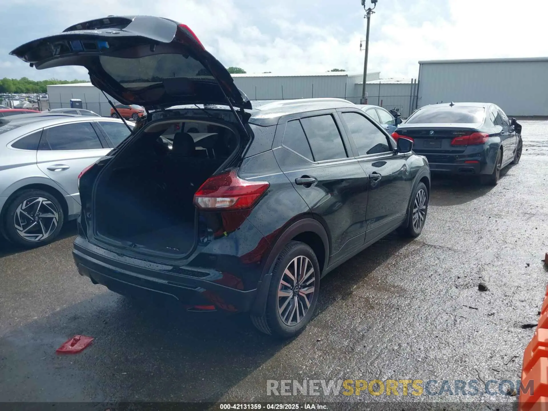 4 Photograph of a damaged car 3N1CP5CV3PL520674 NISSAN KICKS 2023