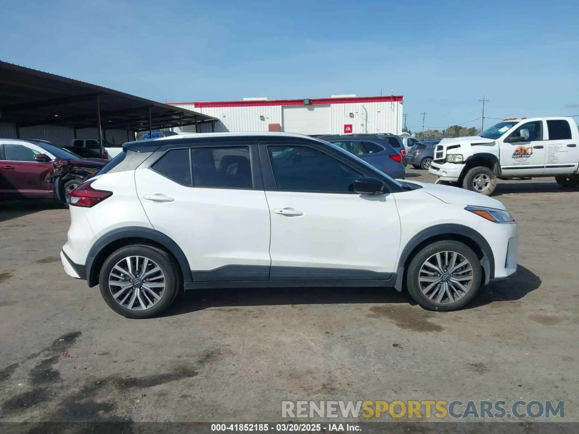 14 Photograph of a damaged car 3N1CP5CV4PL482033 NISSAN KICKS 2023