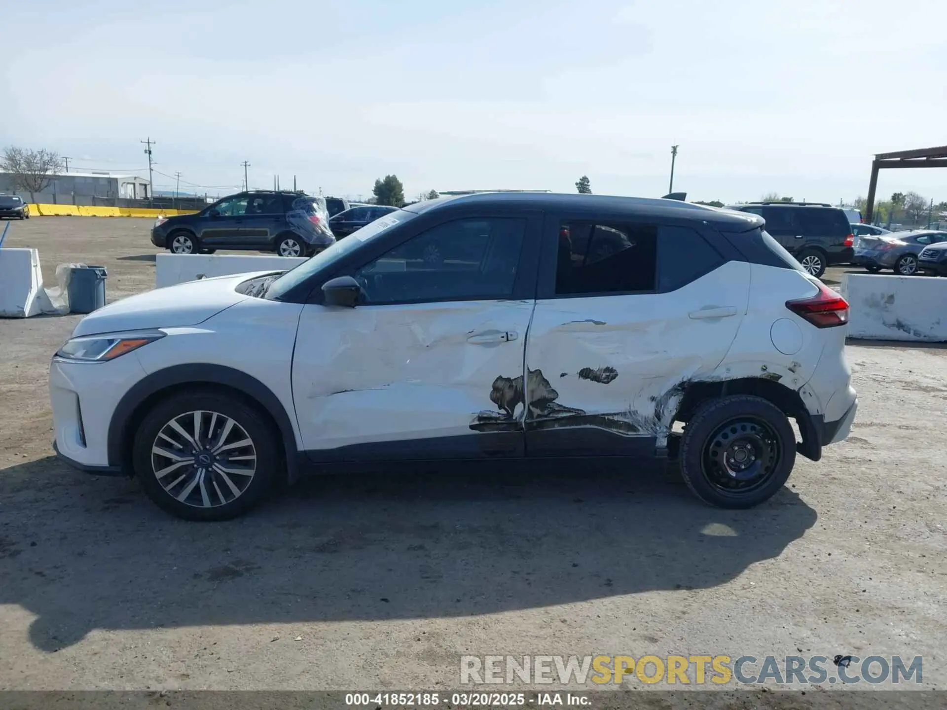 15 Photograph of a damaged car 3N1CP5CV4PL482033 NISSAN KICKS 2023