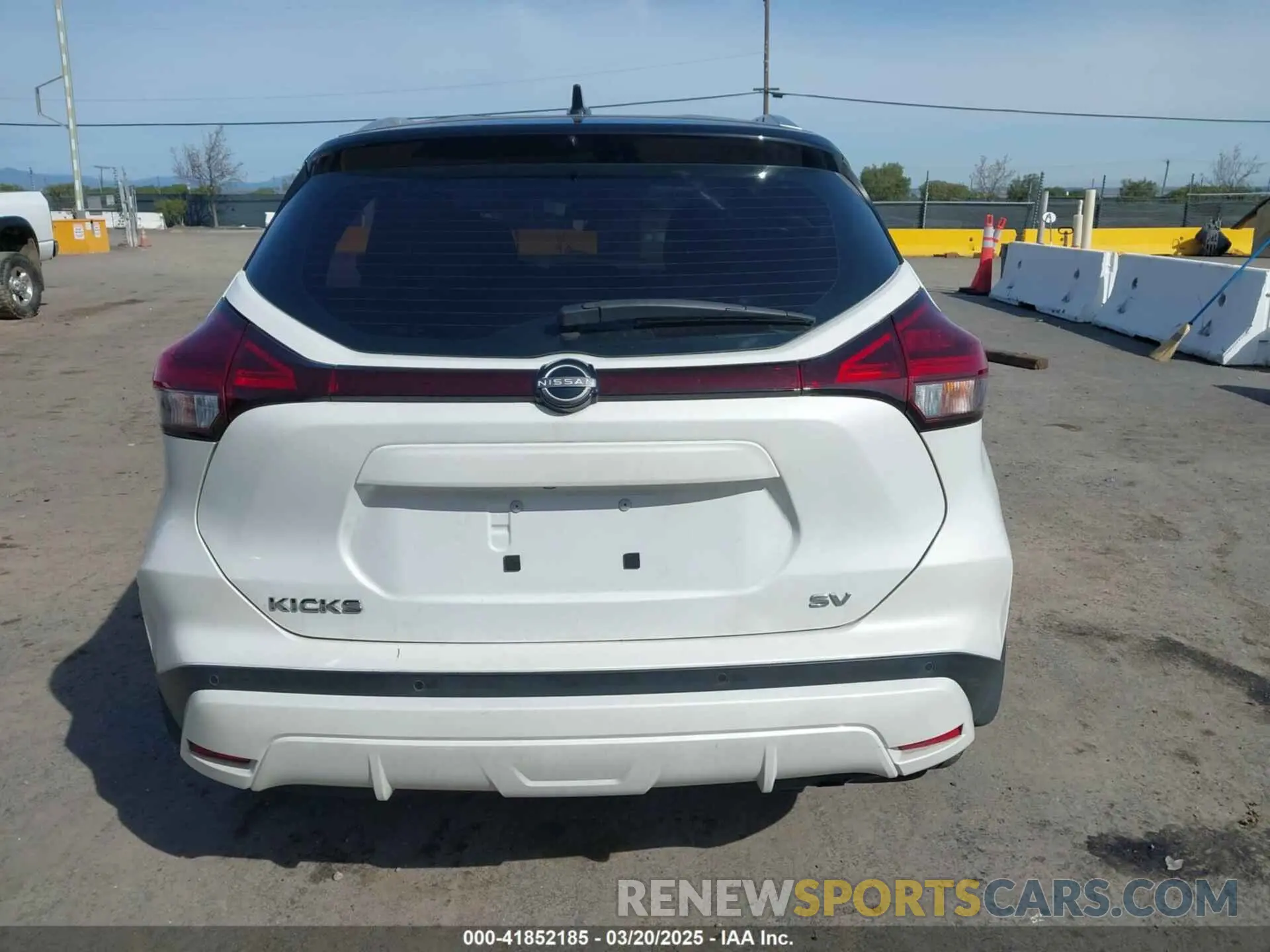 17 Photograph of a damaged car 3N1CP5CV4PL482033 NISSAN KICKS 2023