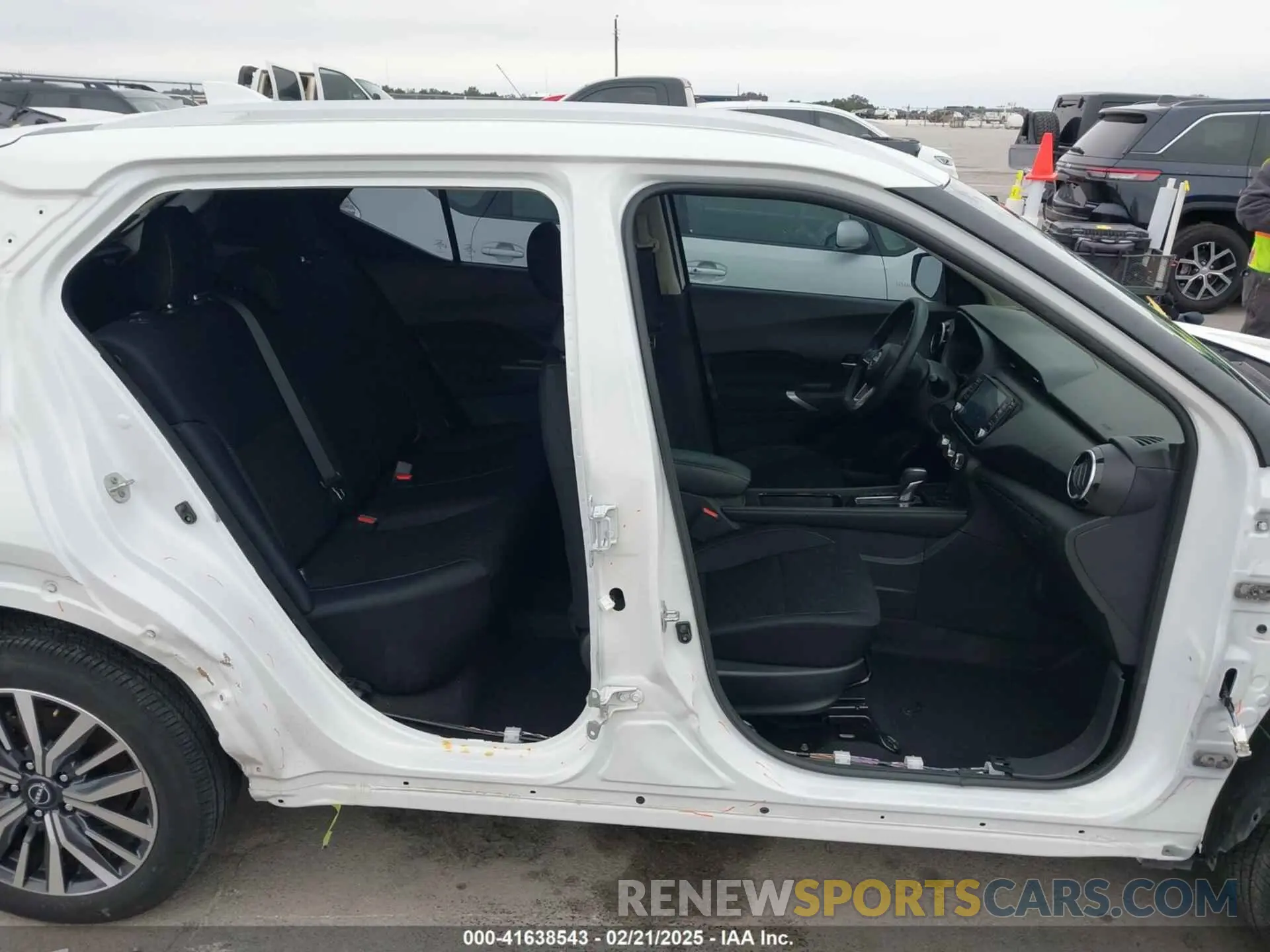 14 Photograph of a damaged car 3N1CP5CV4PL565090 NISSAN KICKS 2023