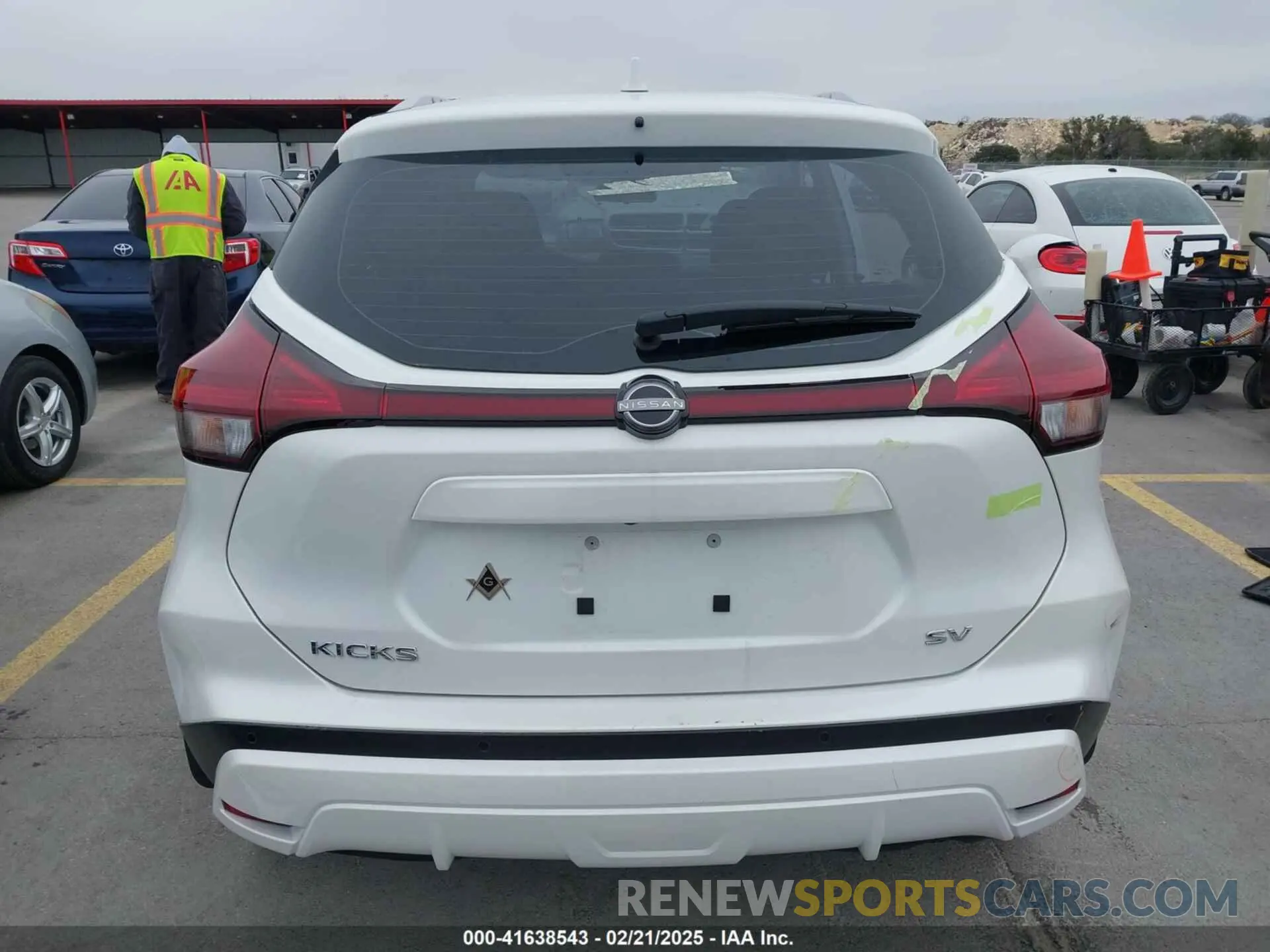 17 Photograph of a damaged car 3N1CP5CV4PL565090 NISSAN KICKS 2023