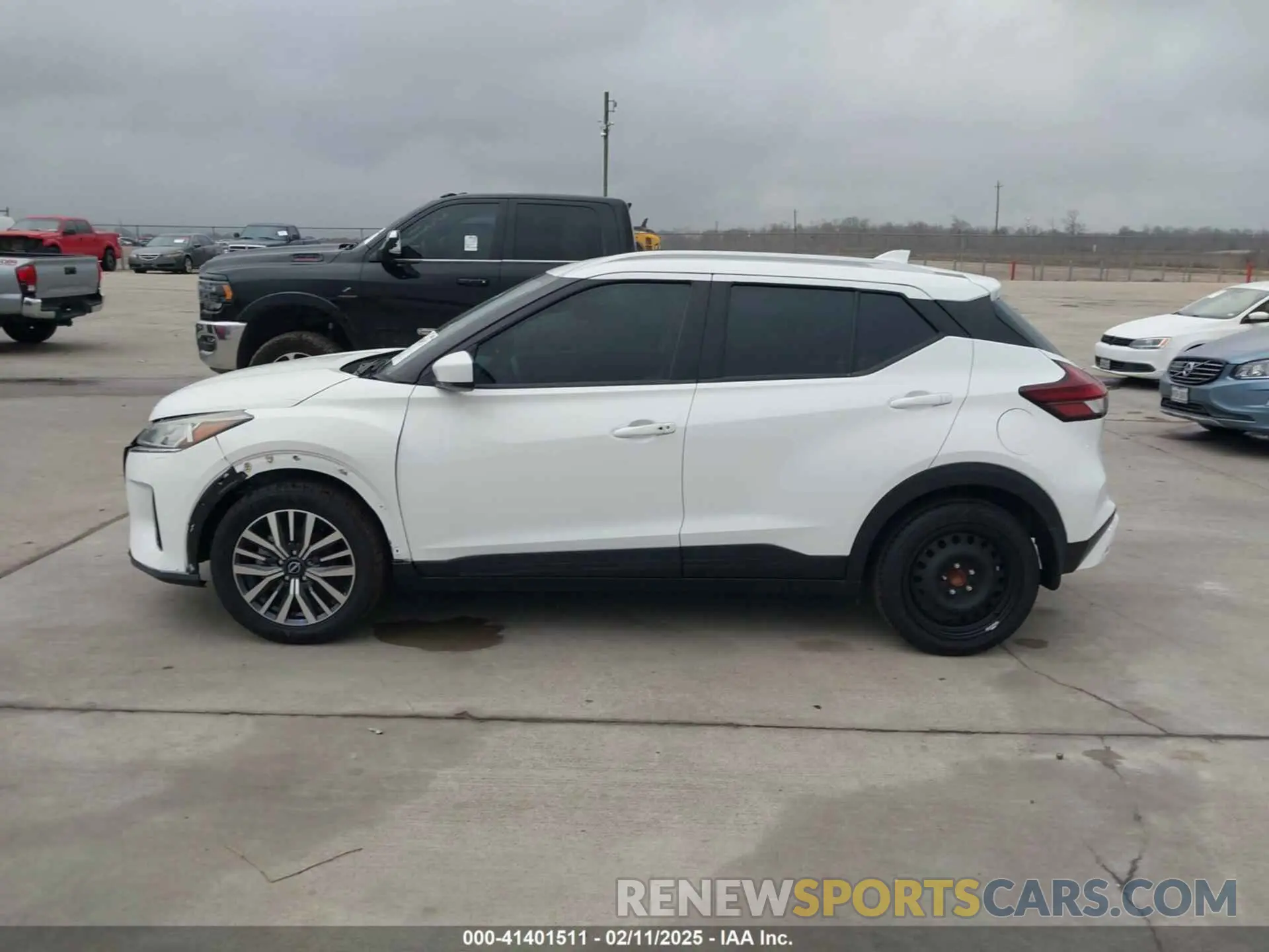 14 Photograph of a damaged car 3N1CP5CV5PL487743 NISSAN KICKS 2023