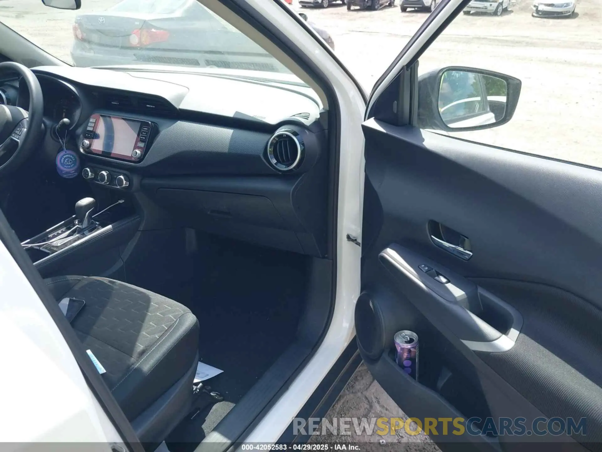 5 Photograph of a damaged car 3N1CP5CV5PL548184 NISSAN KICKS 2023