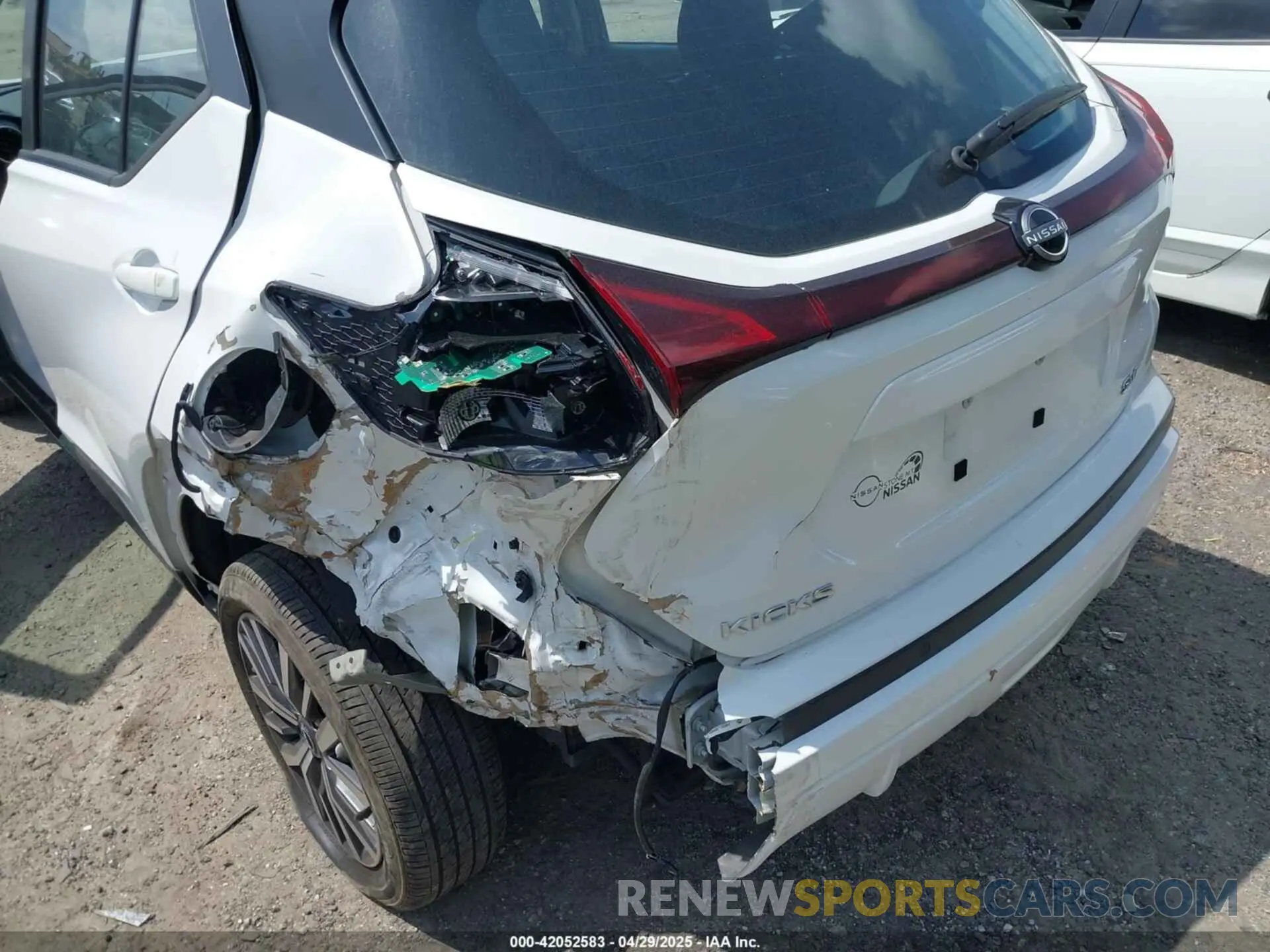 6 Photograph of a damaged car 3N1CP5CV5PL548184 NISSAN KICKS 2023