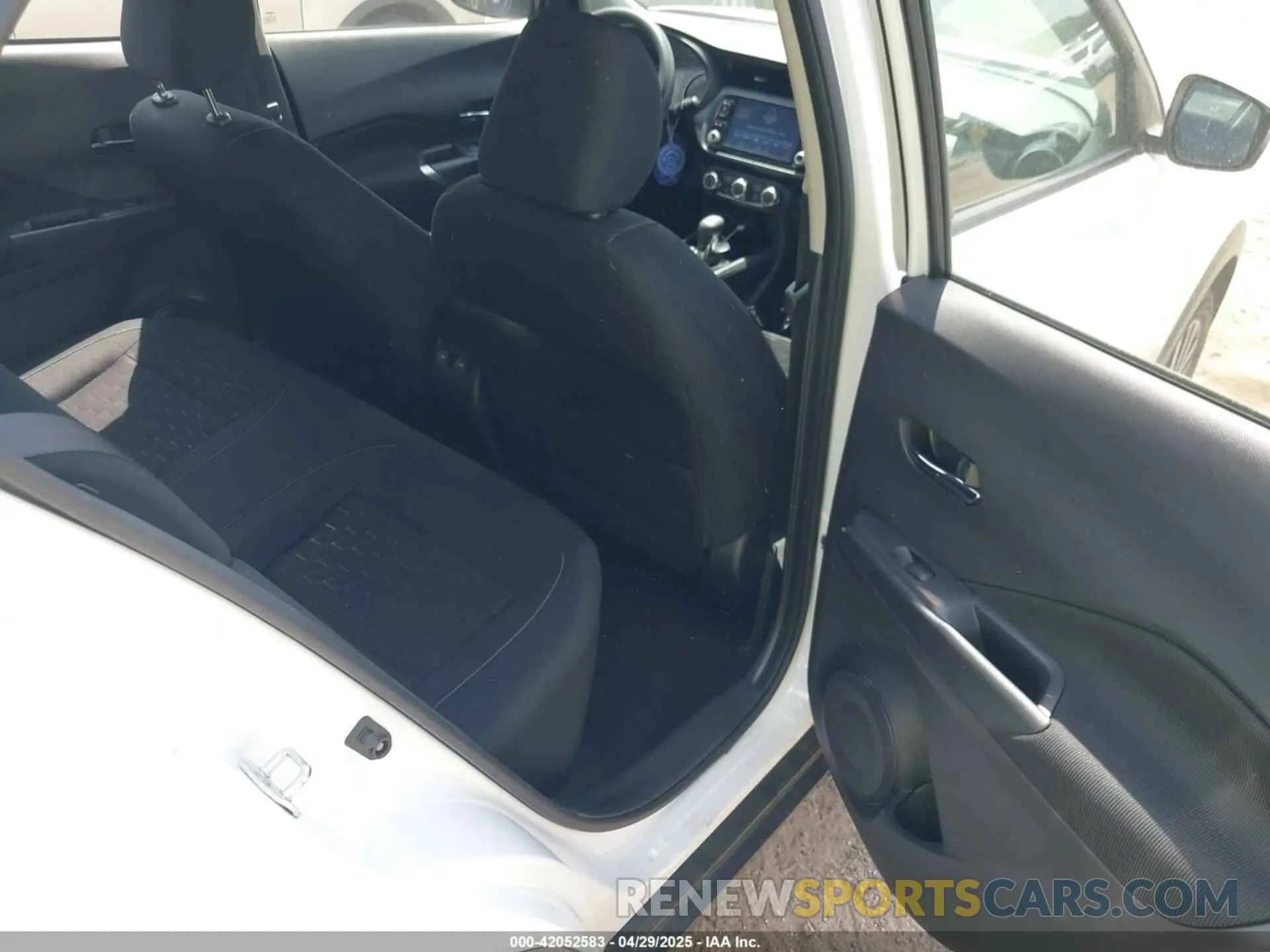 8 Photograph of a damaged car 3N1CP5CV5PL548184 NISSAN KICKS 2023