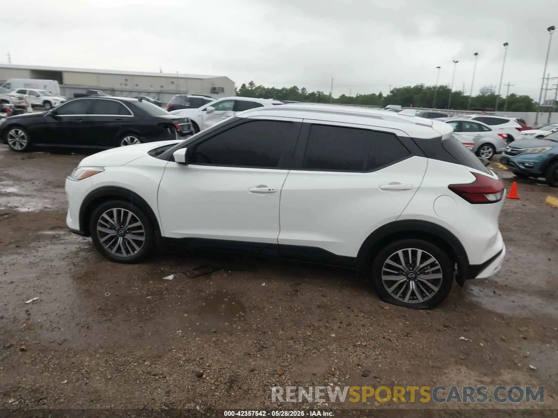 14 Photograph of a damaged car 3N1CP5CV6PL468456 NISSAN KICKS 2023