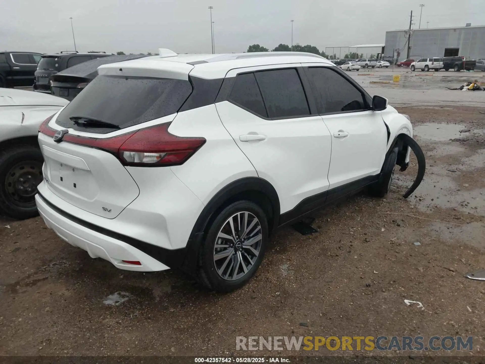 4 Photograph of a damaged car 3N1CP5CV6PL468456 NISSAN KICKS 2023