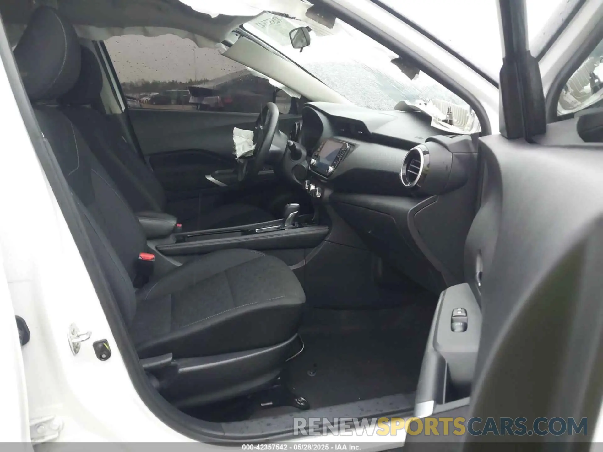 5 Photograph of a damaged car 3N1CP5CV6PL468456 NISSAN KICKS 2023