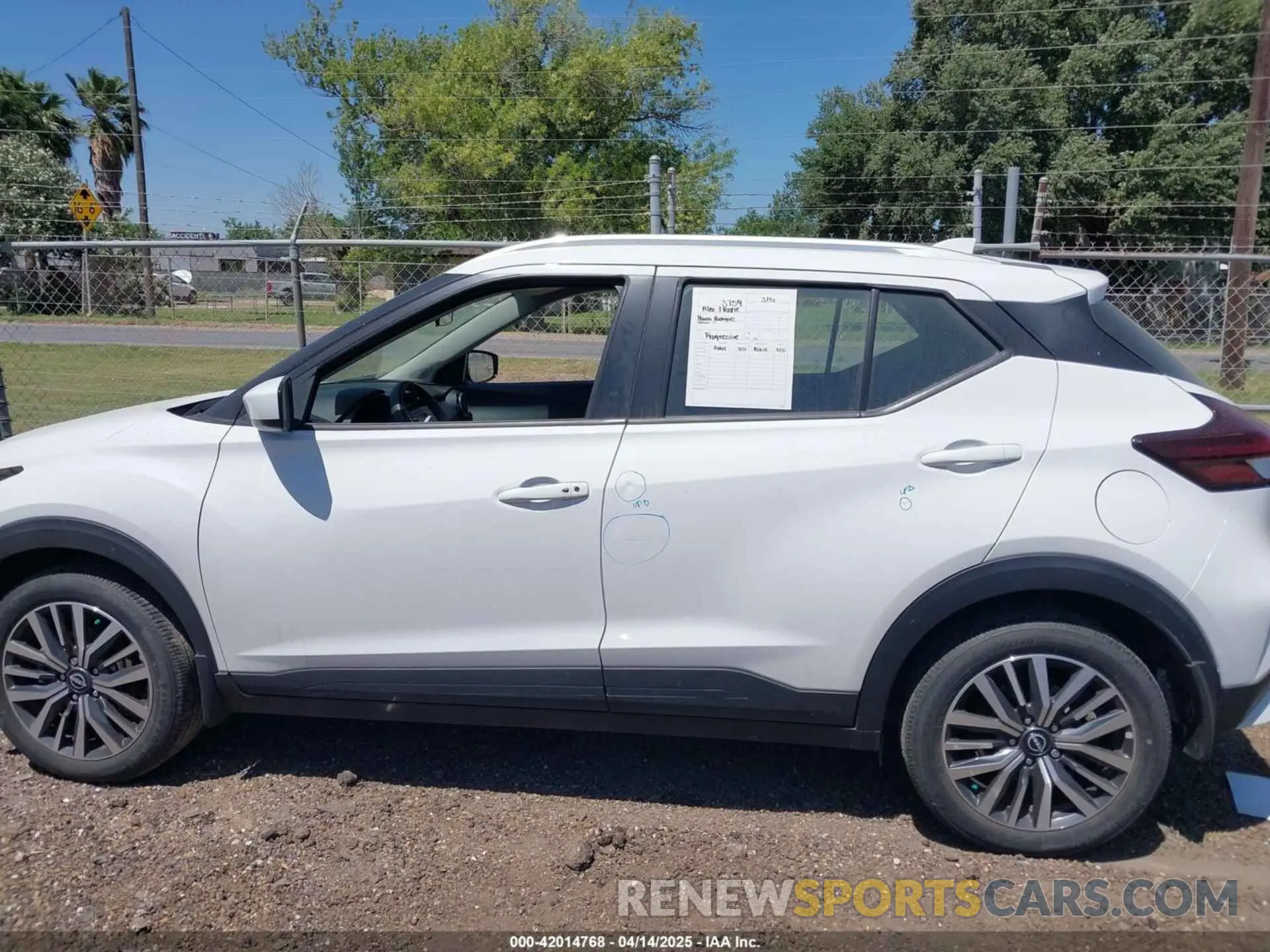 15 Photograph of a damaged car 3N1CP5CV6PL481238 NISSAN KICKS 2023