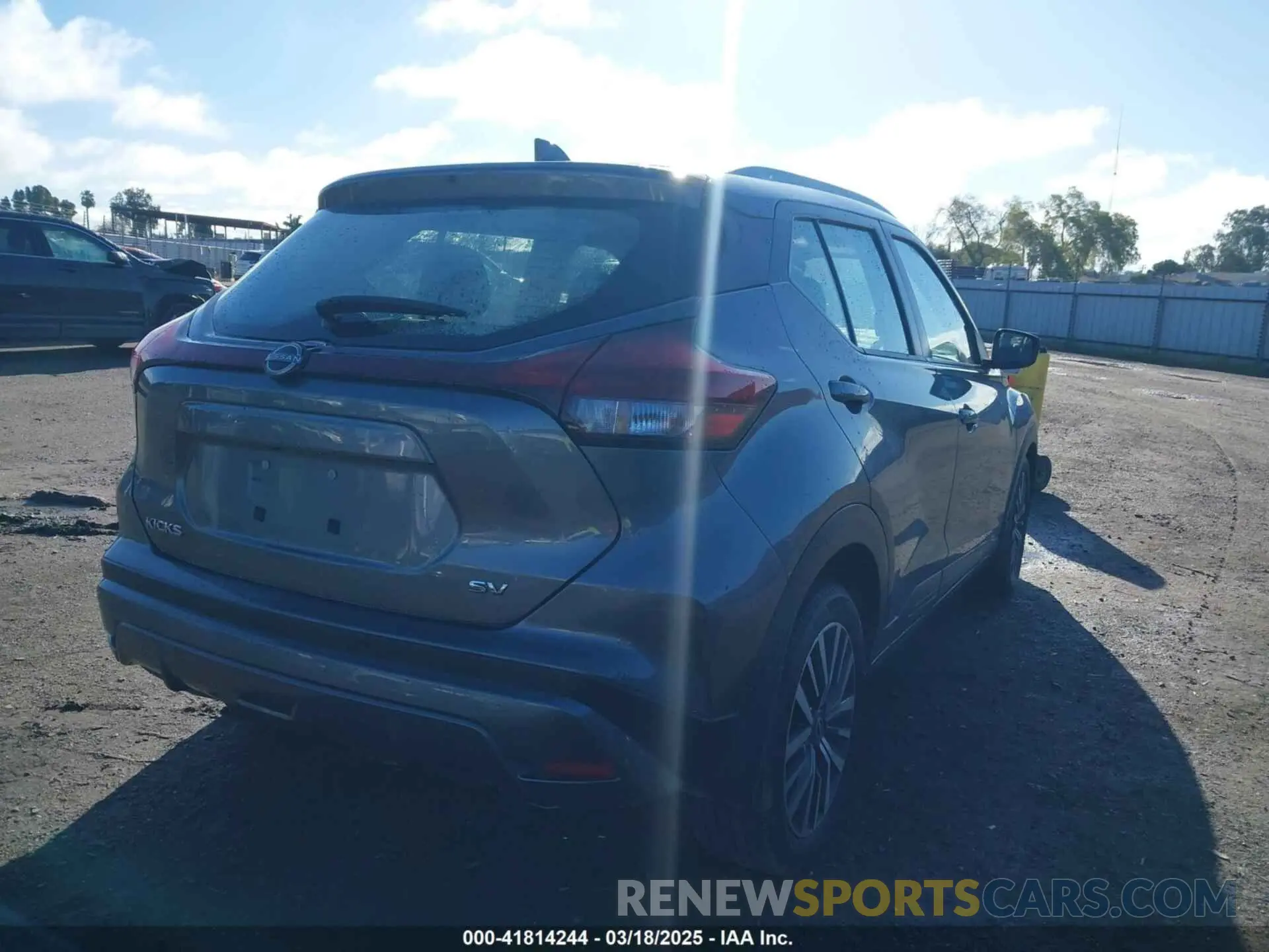 4 Photograph of a damaged car 3N1CP5CV6PL494149 NISSAN KICKS 2023