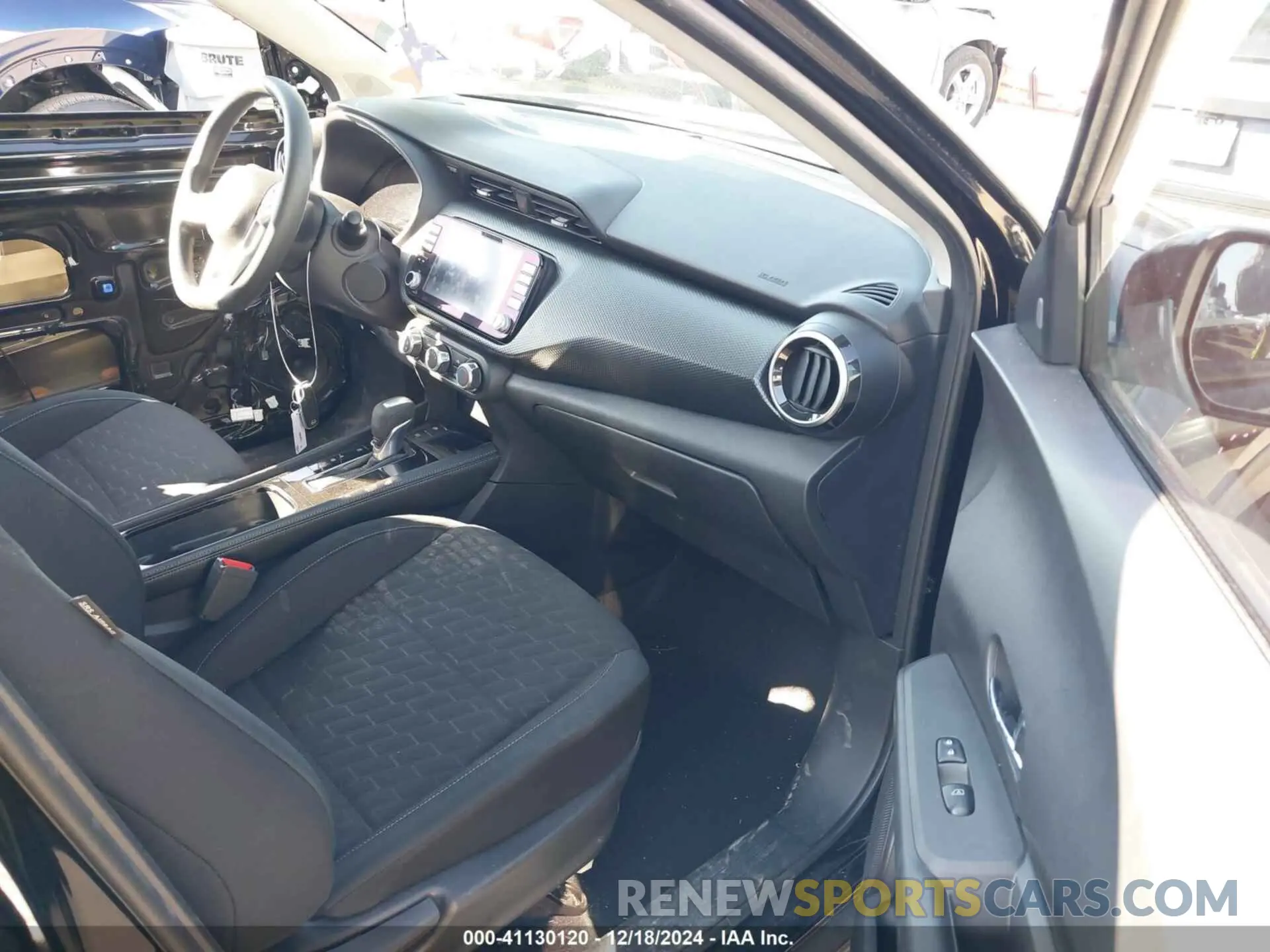 5 Photograph of a damaged car 3N1CP5CV6PL531782 NISSAN KICKS 2023