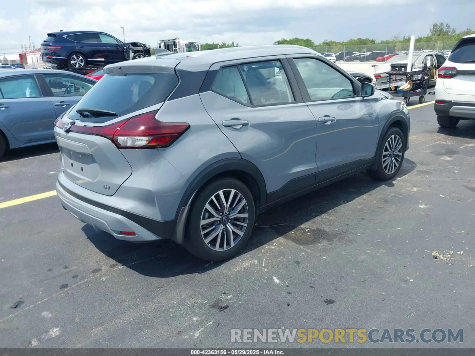 4 Photograph of a damaged car 3N1CP5CV6PL534827 NISSAN KICKS 2023