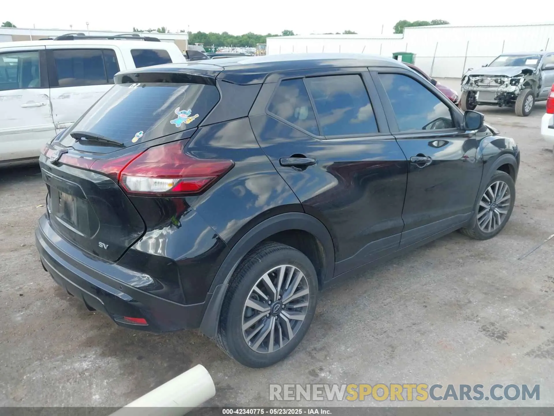 4 Photograph of a damaged car 3N1CP5CV7PL521505 NISSAN KICKS 2023