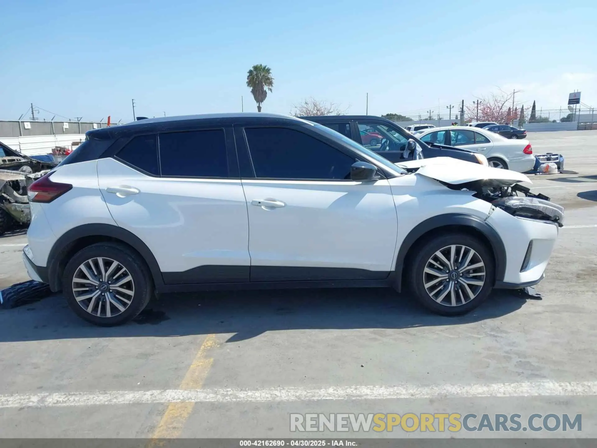 14 Photograph of a damaged car 3N1CP5CV7PL529507 NISSAN KICKS 2023