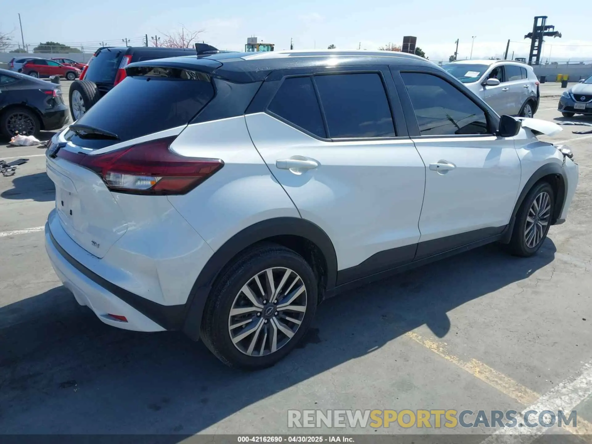 4 Photograph of a damaged car 3N1CP5CV7PL529507 NISSAN KICKS 2023