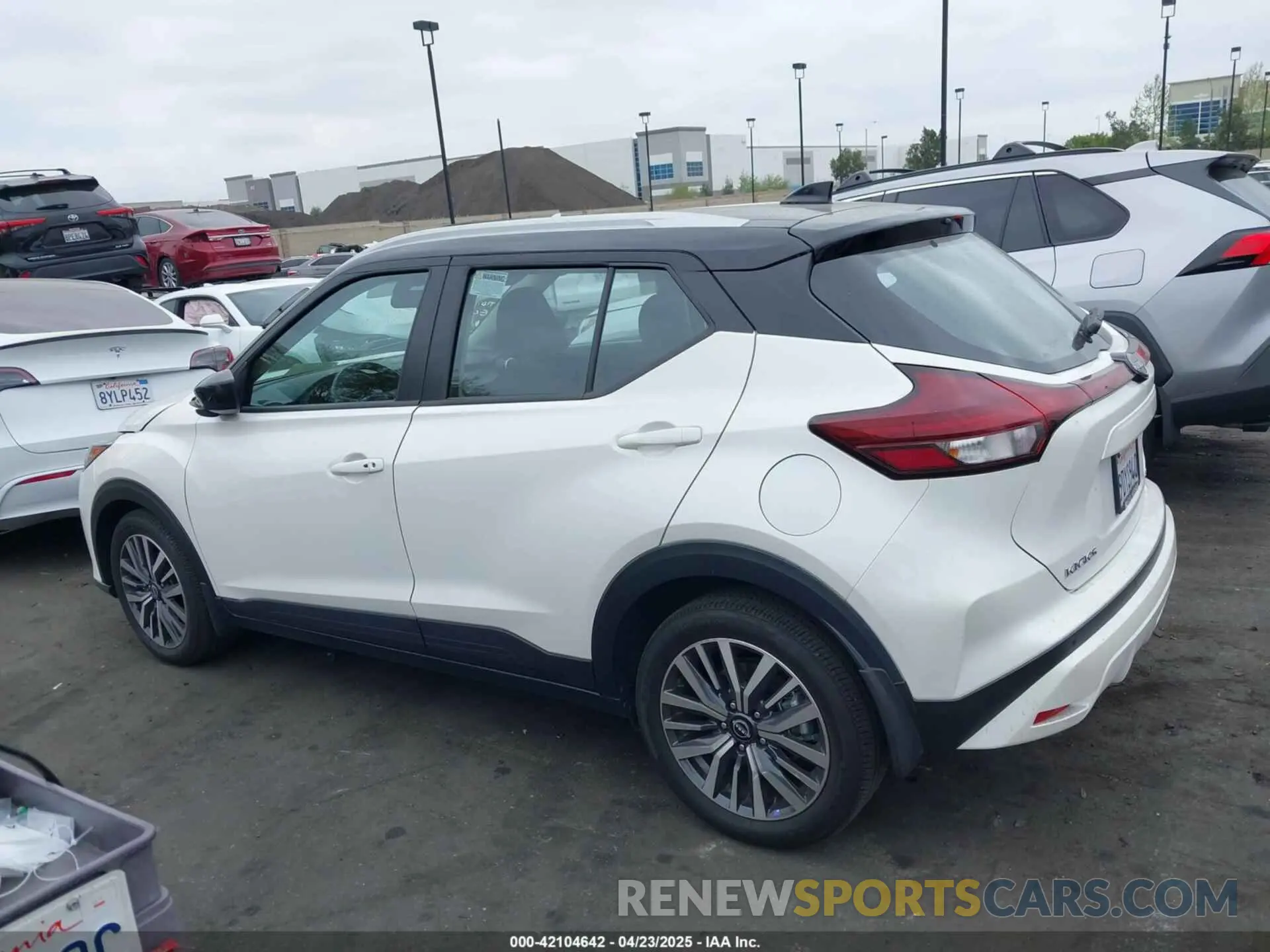 15 Photograph of a damaged car 3N1CP5CV9PL483632 NISSAN KICKS 2023