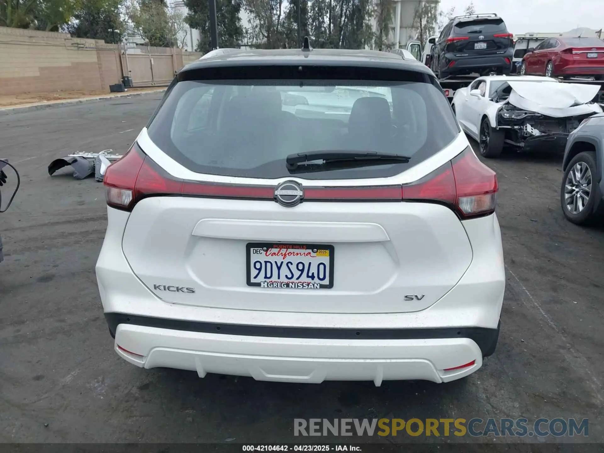 17 Photograph of a damaged car 3N1CP5CV9PL483632 NISSAN KICKS 2023