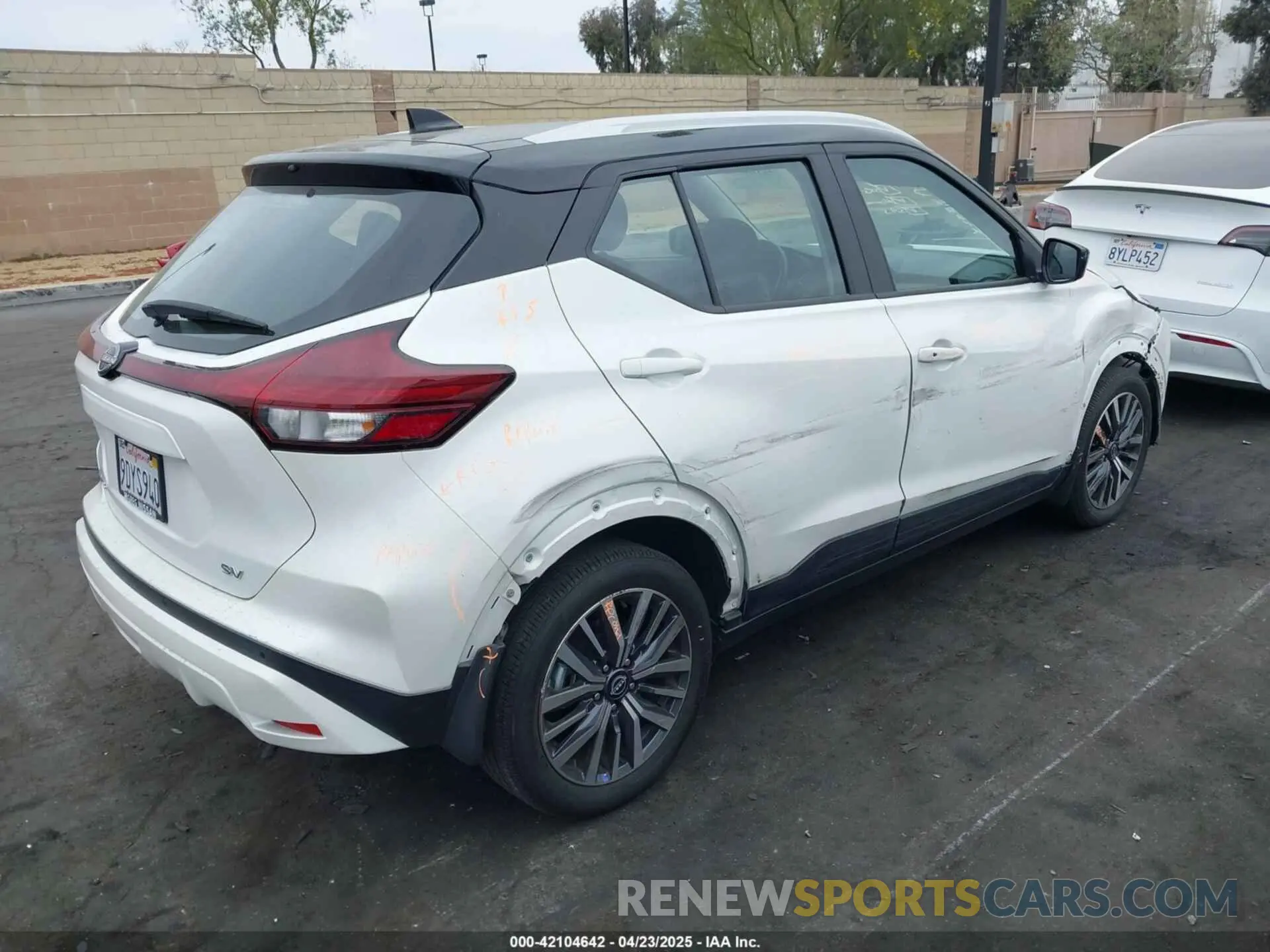 4 Photograph of a damaged car 3N1CP5CV9PL483632 NISSAN KICKS 2023