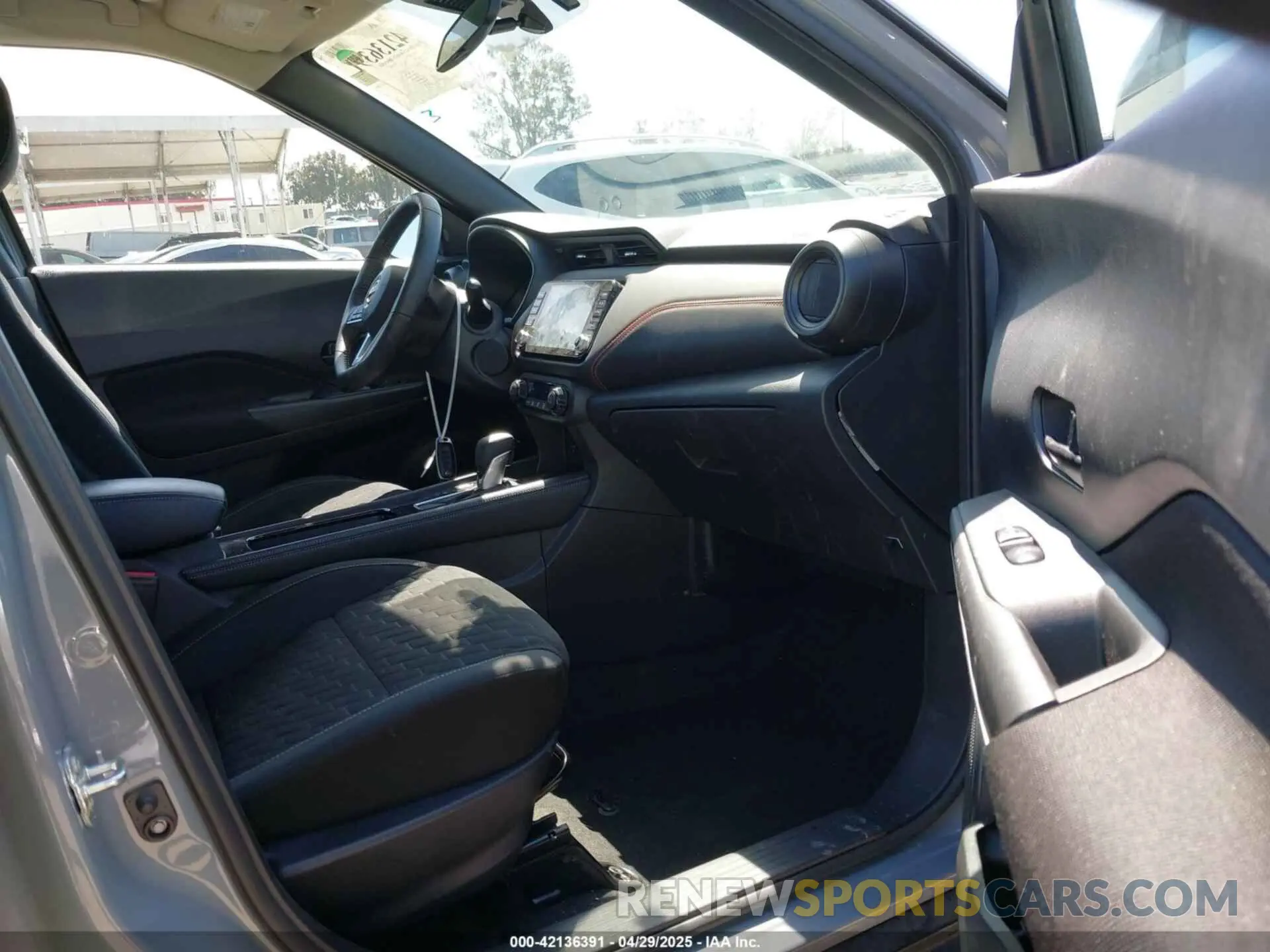 5 Photograph of a damaged car 3N1CP5DV0PL553257 NISSAN KICKS 2023