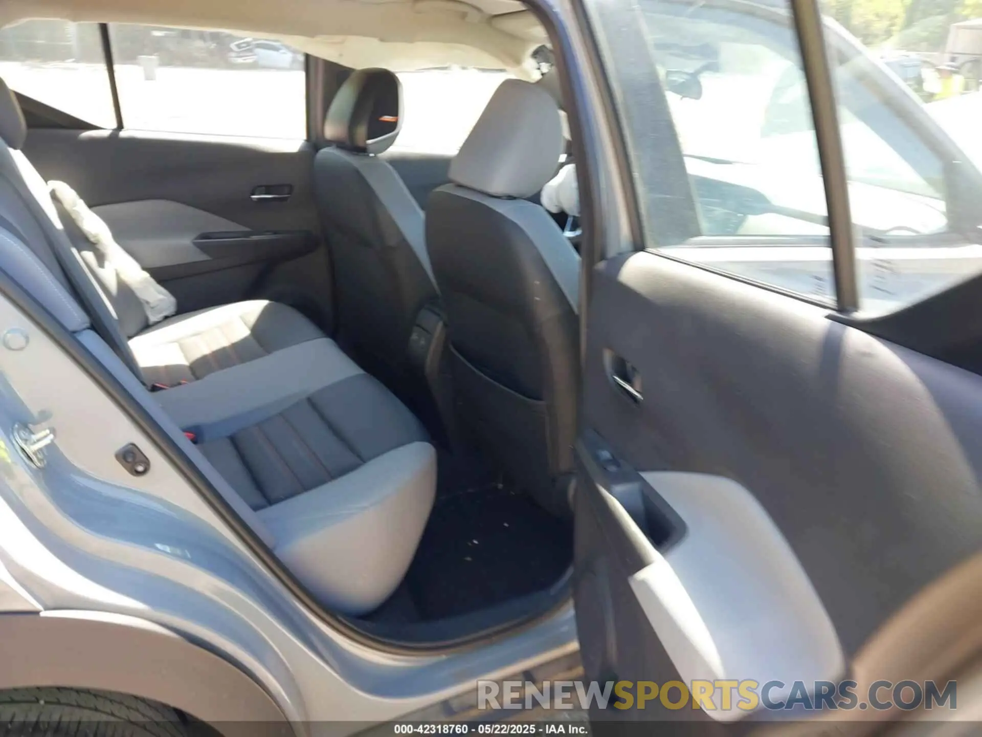 8 Photograph of a damaged car 3N1CP5DV1PL571735 NISSAN KICKS 2023