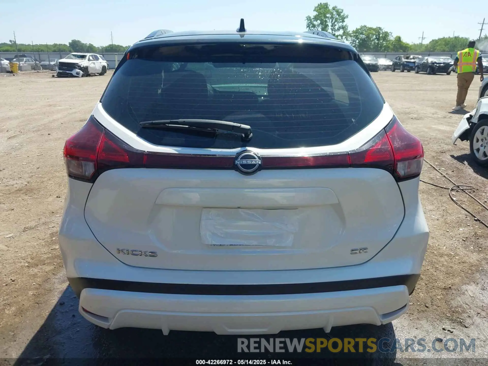 15 Photograph of a damaged car 3N1CP5DV2PL499136 NISSAN KICKS 2023
