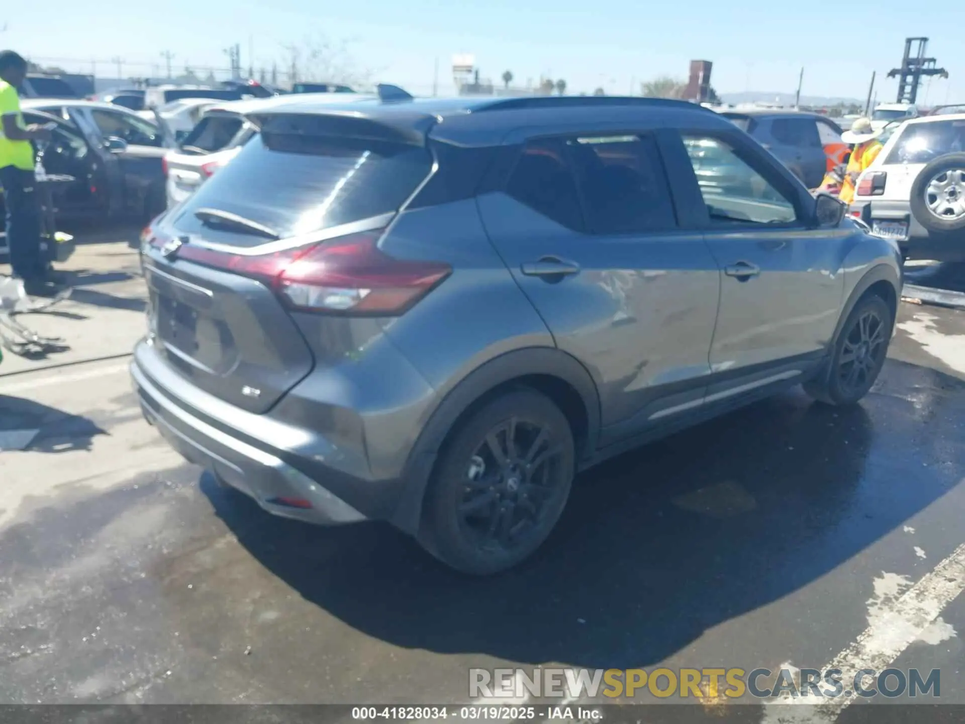 4 Photograph of a damaged car 3N1CP5DV3PL489120 NISSAN KICKS 2023