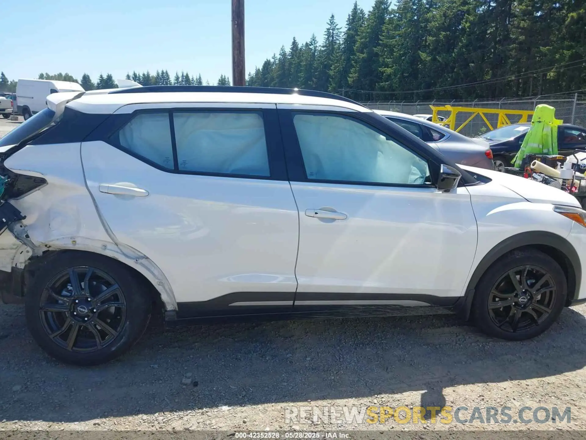 13 Photograph of a damaged car 3N1CP5DV3PL539997 NISSAN KICKS 2023