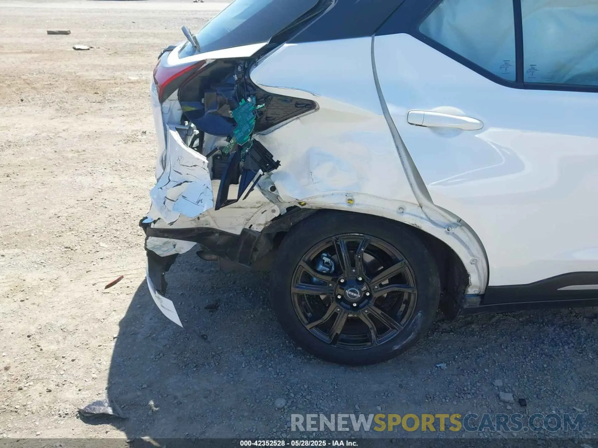 6 Photograph of a damaged car 3N1CP5DV3PL539997 NISSAN KICKS 2023