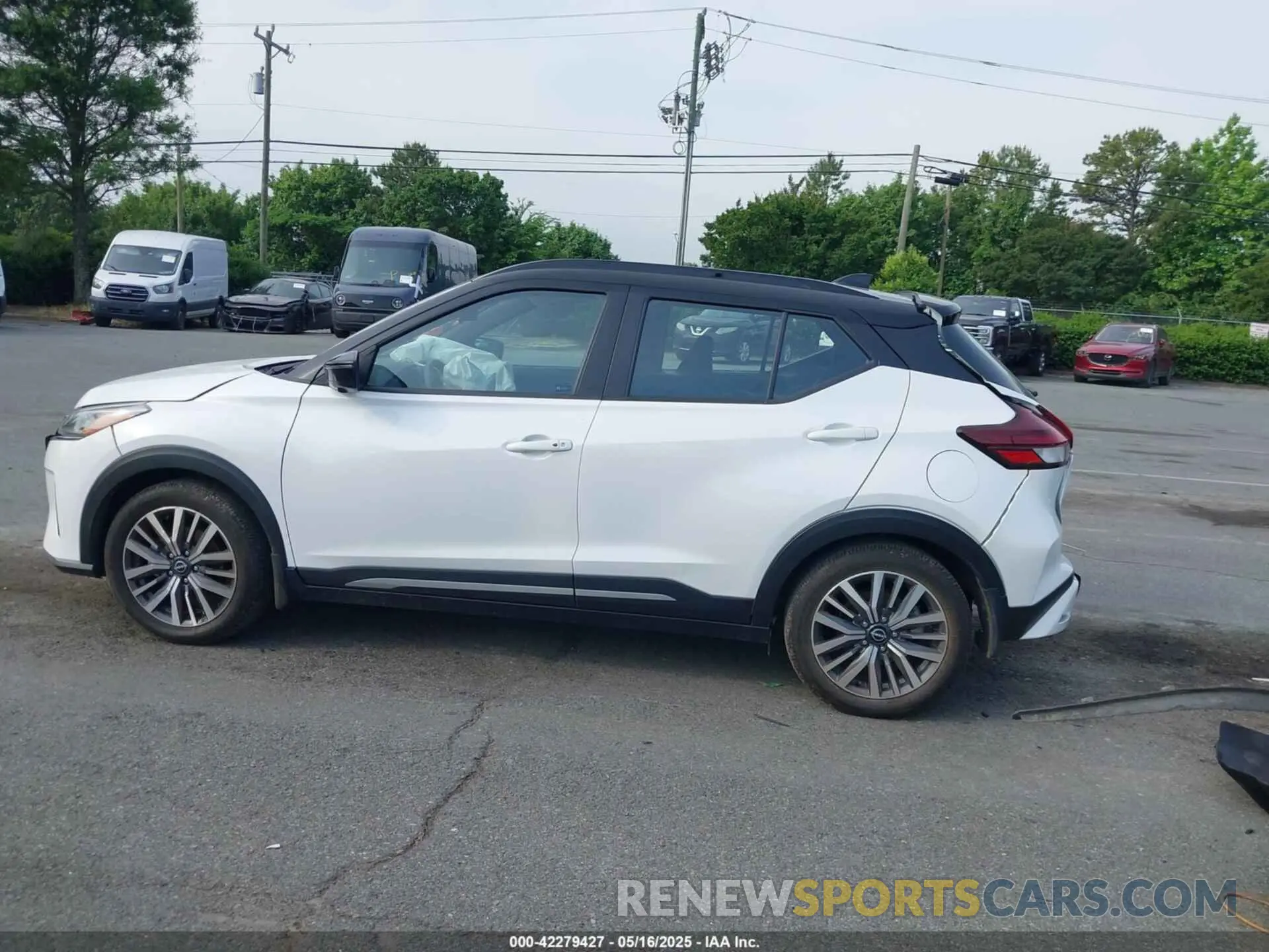 14 Photograph of a damaged car 3N1CP5DV3PL549557 NISSAN KICKS 2023