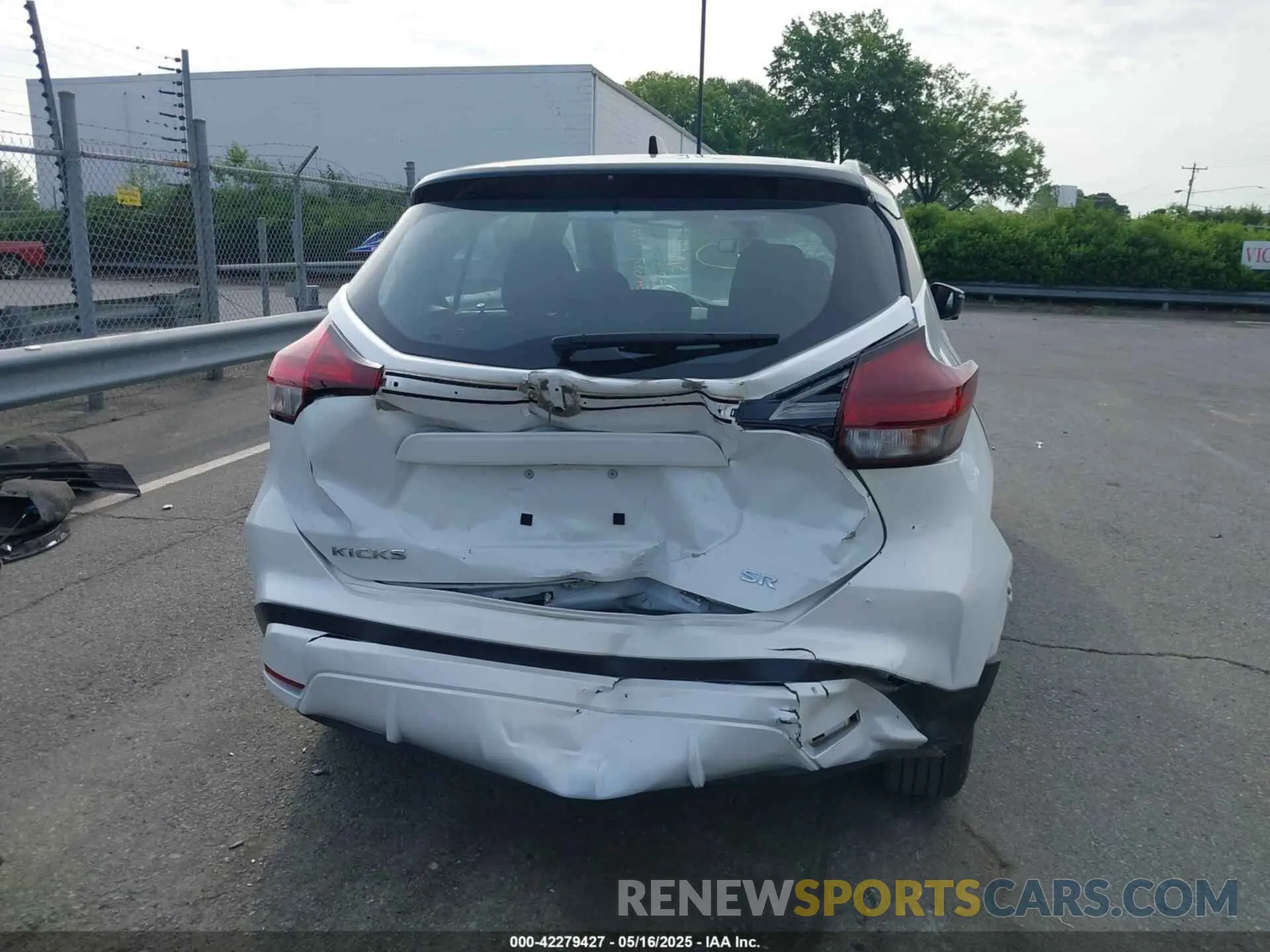 16 Photograph of a damaged car 3N1CP5DV3PL549557 NISSAN KICKS 2023