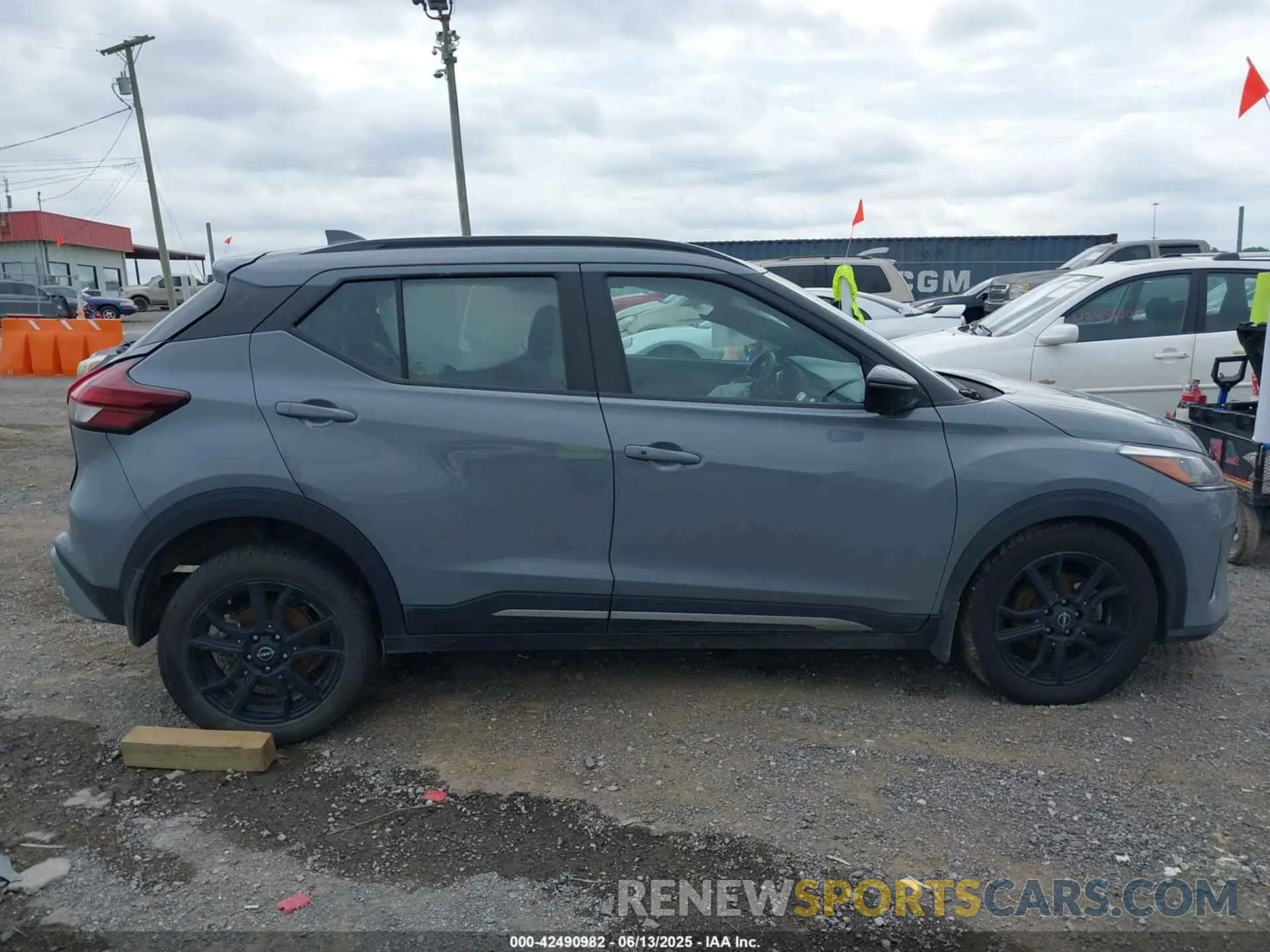 14 Photograph of a damaged car 3N1CP5DV4PL544061 NISSAN KICKS 2023