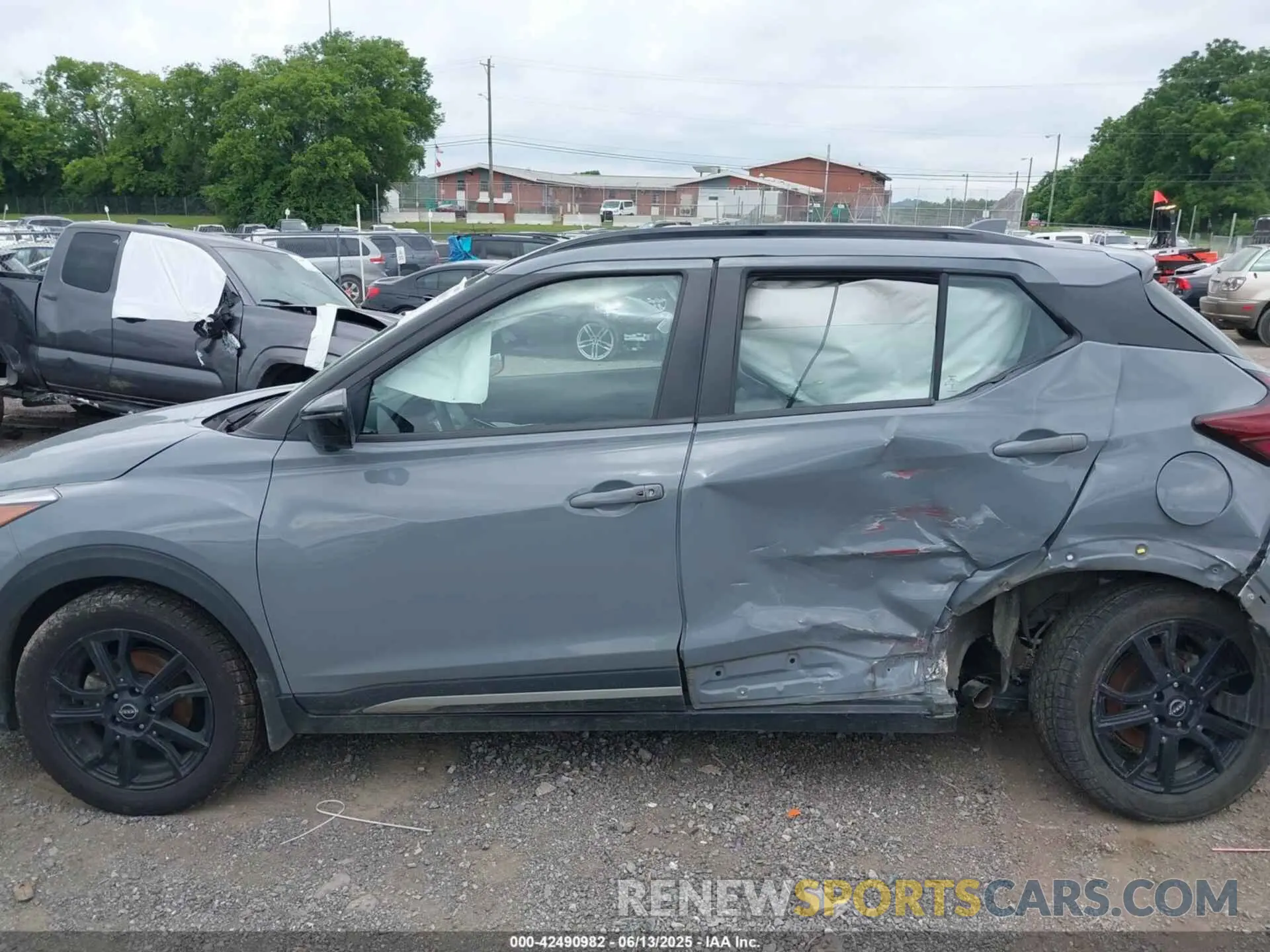 15 Photograph of a damaged car 3N1CP5DV4PL544061 NISSAN KICKS 2023