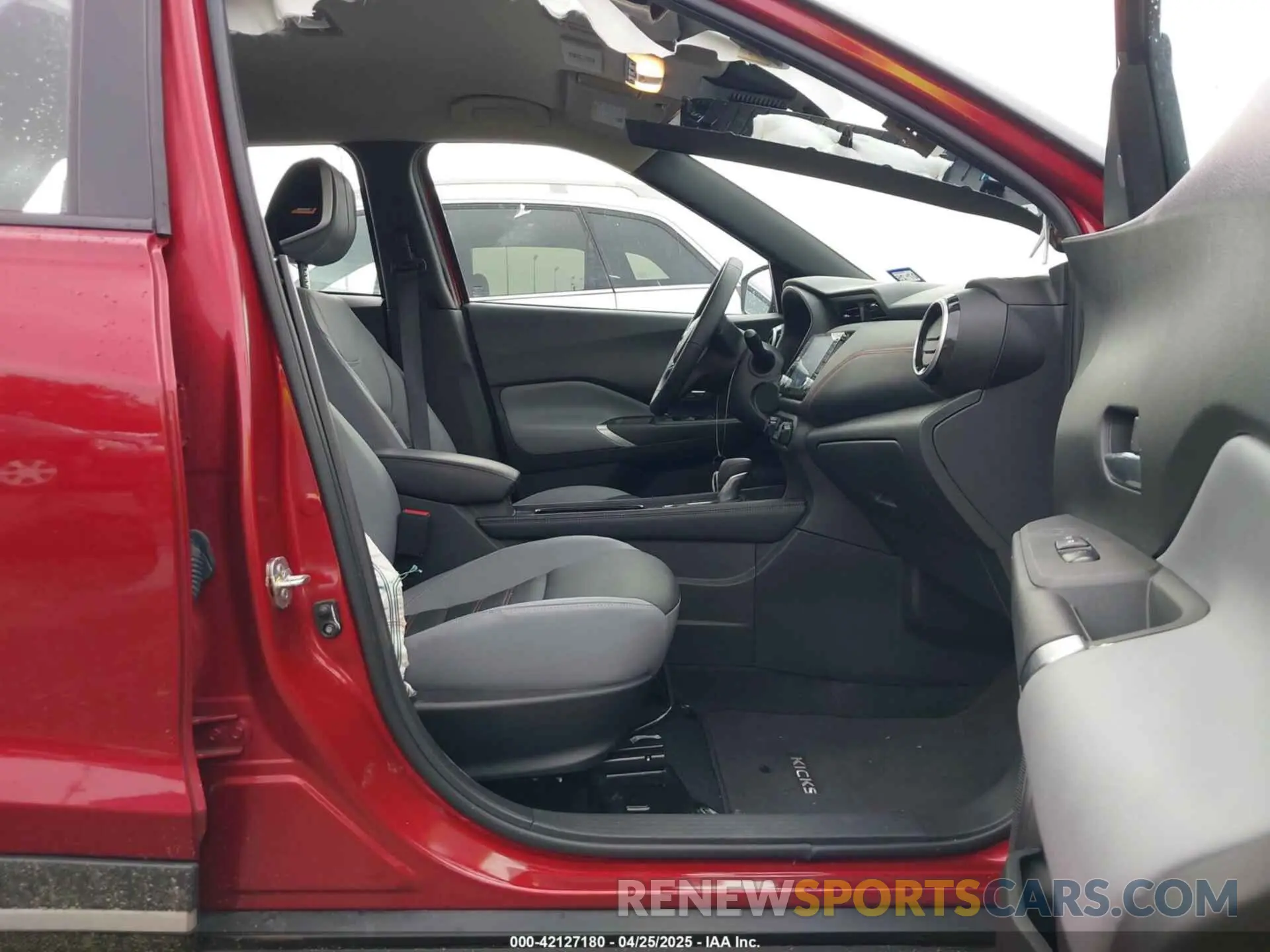 5 Photograph of a damaged car 3N1CP5DV7PL537881 NISSAN KICKS 2023