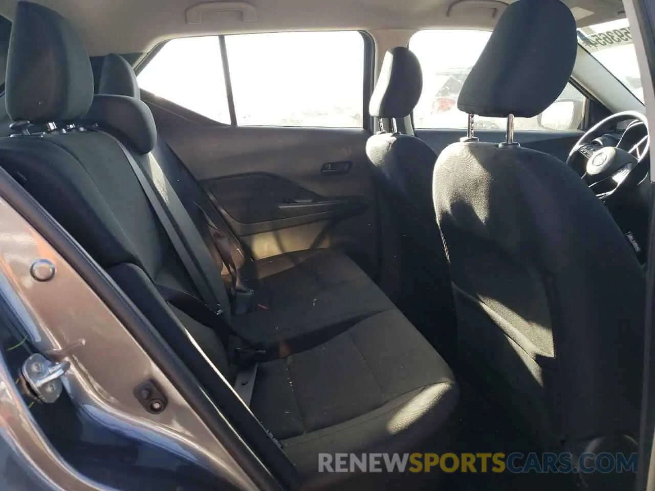 11 Photograph of a damaged car 3N1CP5BV0RL556746 NISSAN KICKS 2024